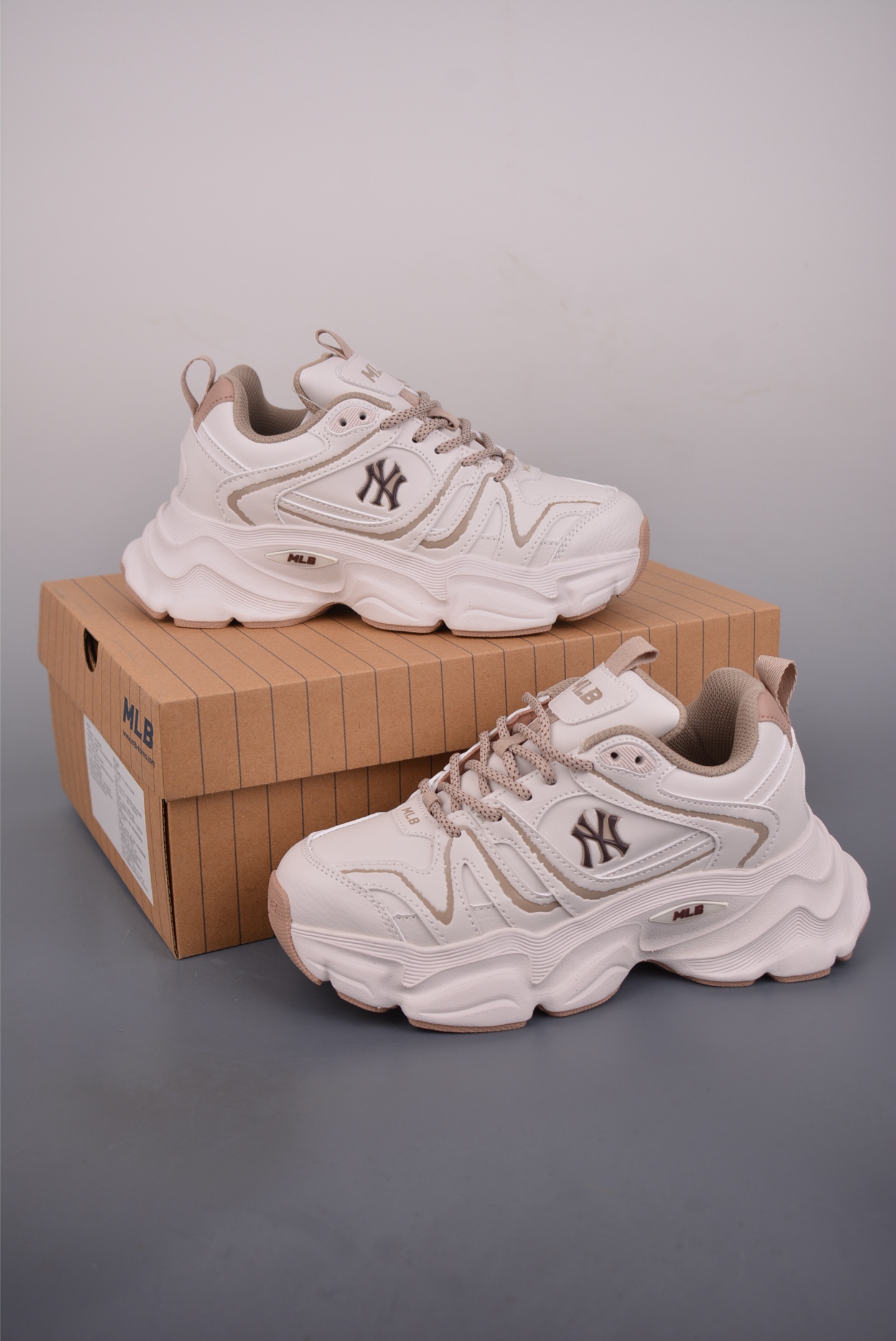 MLB CHAMP CHUNKY VINTAGE NB 纽约洋基队 潮流时尚厚底运动鞋 3ASHCCO5N-High Quatity Cheap Brand wholesale wholesaler seller Clothes Bags handbags Sneakers Top Fashion Clothing Shoes from China Factory Chinese suppliers best Quality Beautiful Price MLB CHAMP CHUNKY VINTAGE NB 纽约洋基队 潮流时尚厚底运动鞋 3ASHCCO5N