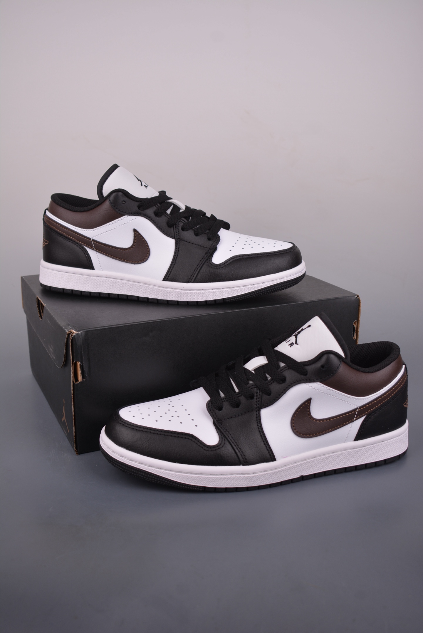 原装裸鞋级 市面最高工艺产物 Air Jordan 1 Low白黑棕 IO3393-010-High Quatity Cheap Brand wholesale wholesaler seller Clothes Bags handbags Sneakers Top Fashion Clothing Shoes from China Factory Chinese suppliers best Quality Beautiful Price 原装裸鞋级 市面最高工艺产物 Air Jordan 1 Low白黑棕 IO3393-010