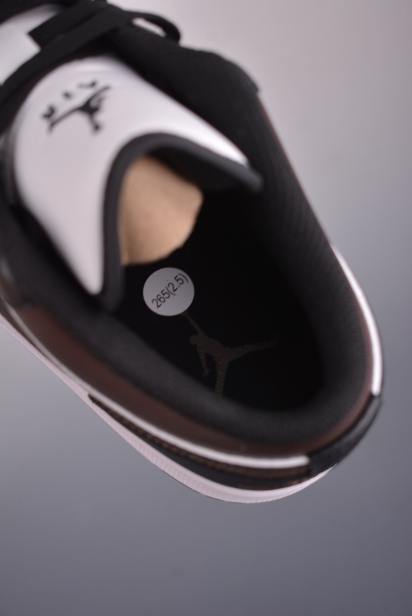 原装裸鞋级 市面最高工艺产物 Air Jordan 1 Low白黑棕 IO3393-010-High Quatity Cheap Brand wholesale wholesaler seller Clothes Bags handbags Sneakers Top Fashion Clothing Shoes from China Factory Chinese suppliers best Quality Beautiful Price 原装裸鞋级 市面最高工艺产物 Air Jordan 1 Low白黑棕 IO3393-010