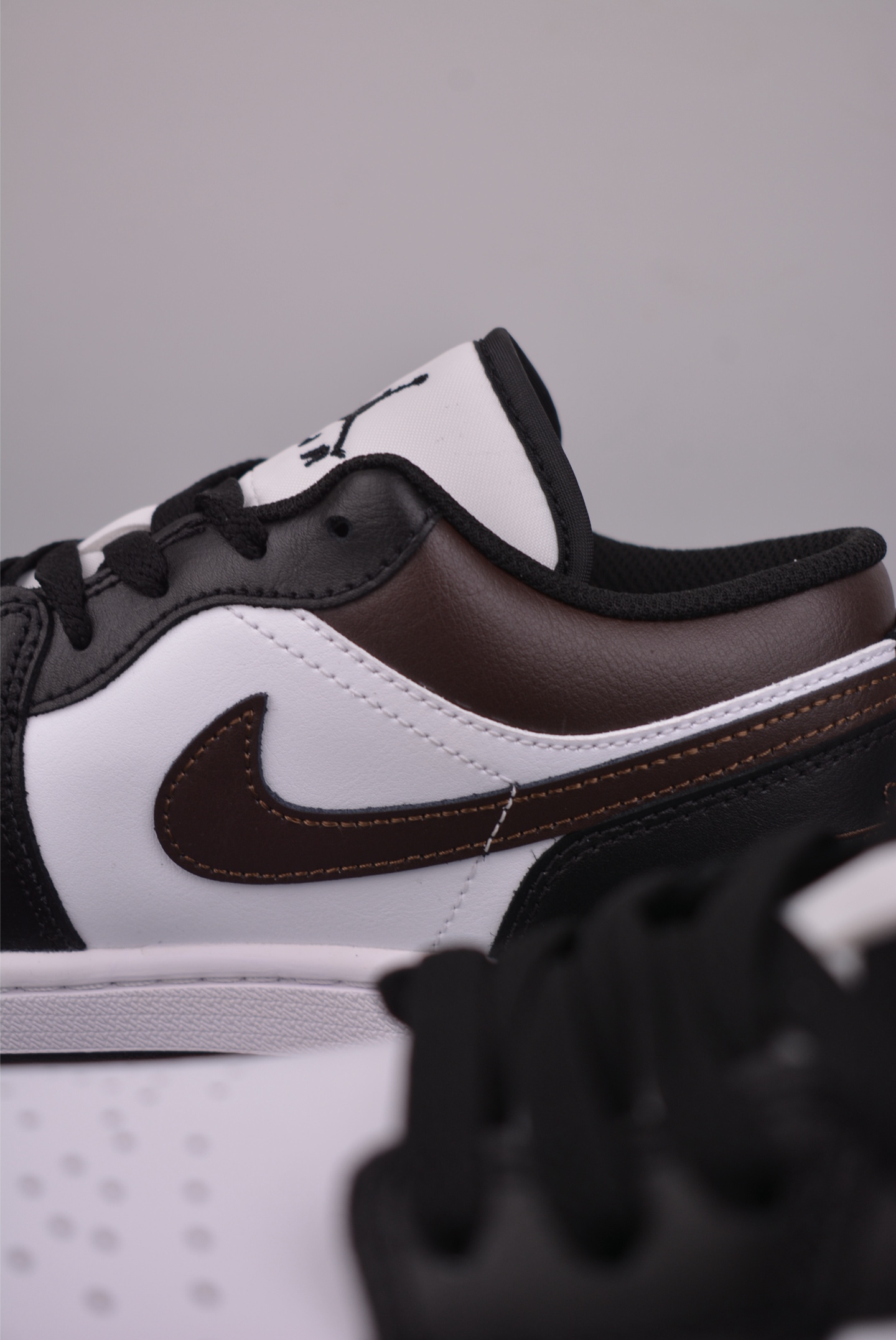 原装裸鞋级 市面最高工艺产物 Air Jordan 1 Low白黑棕 IO3393-010-High Quatity Cheap Brand wholesale wholesaler seller Clothes Bags handbags Sneakers Top Fashion Clothing Shoes from China Factory Chinese suppliers best Quality Beautiful Price 原装裸鞋级 市面最高工艺产物 Air Jordan 1 Low白黑棕 IO3393-010