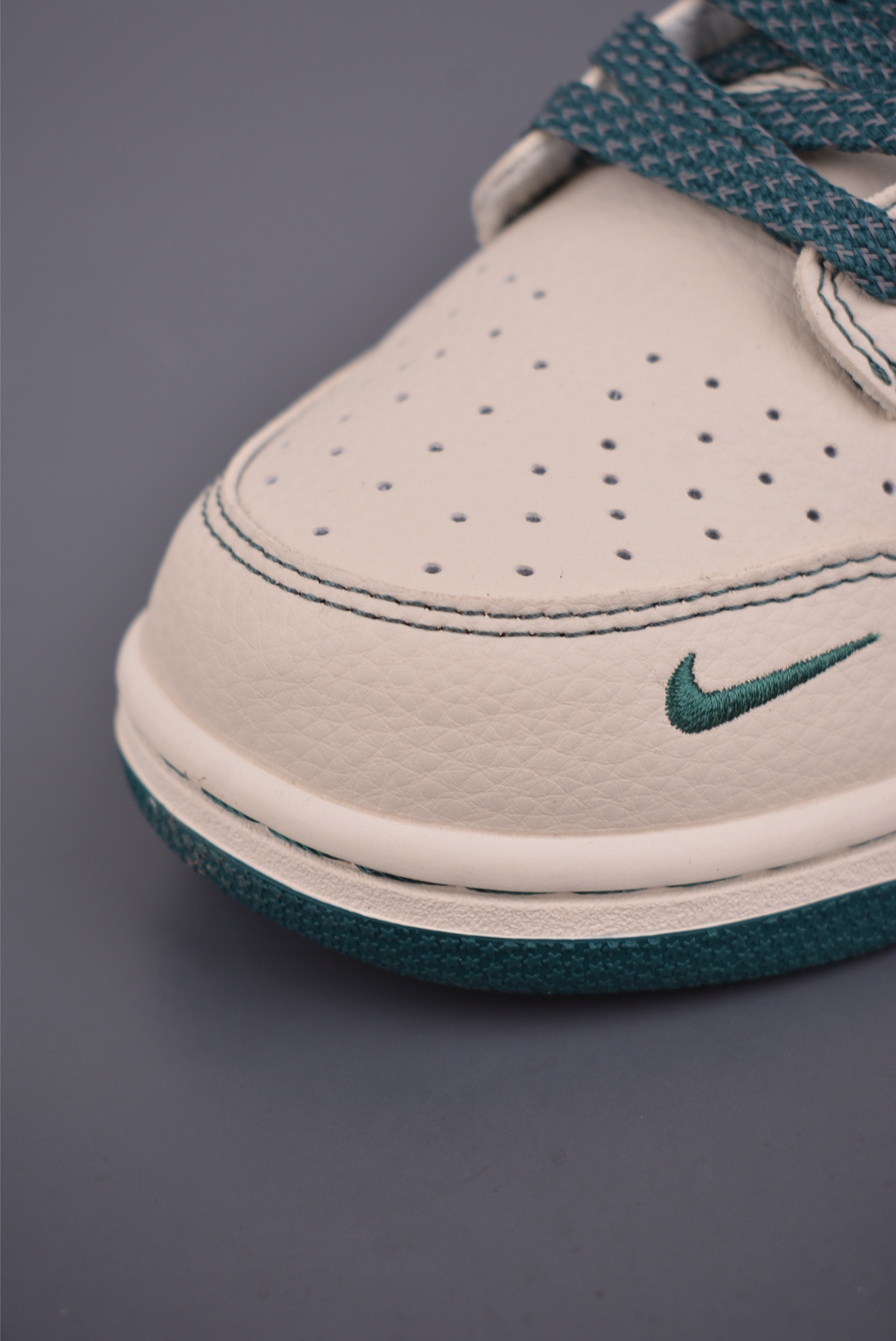 Nike SB Dunk Low Supremex Gucci联名 DJ1988-003 Nike SB Dunk Low Supremex Gucci联名 DJ1988-003