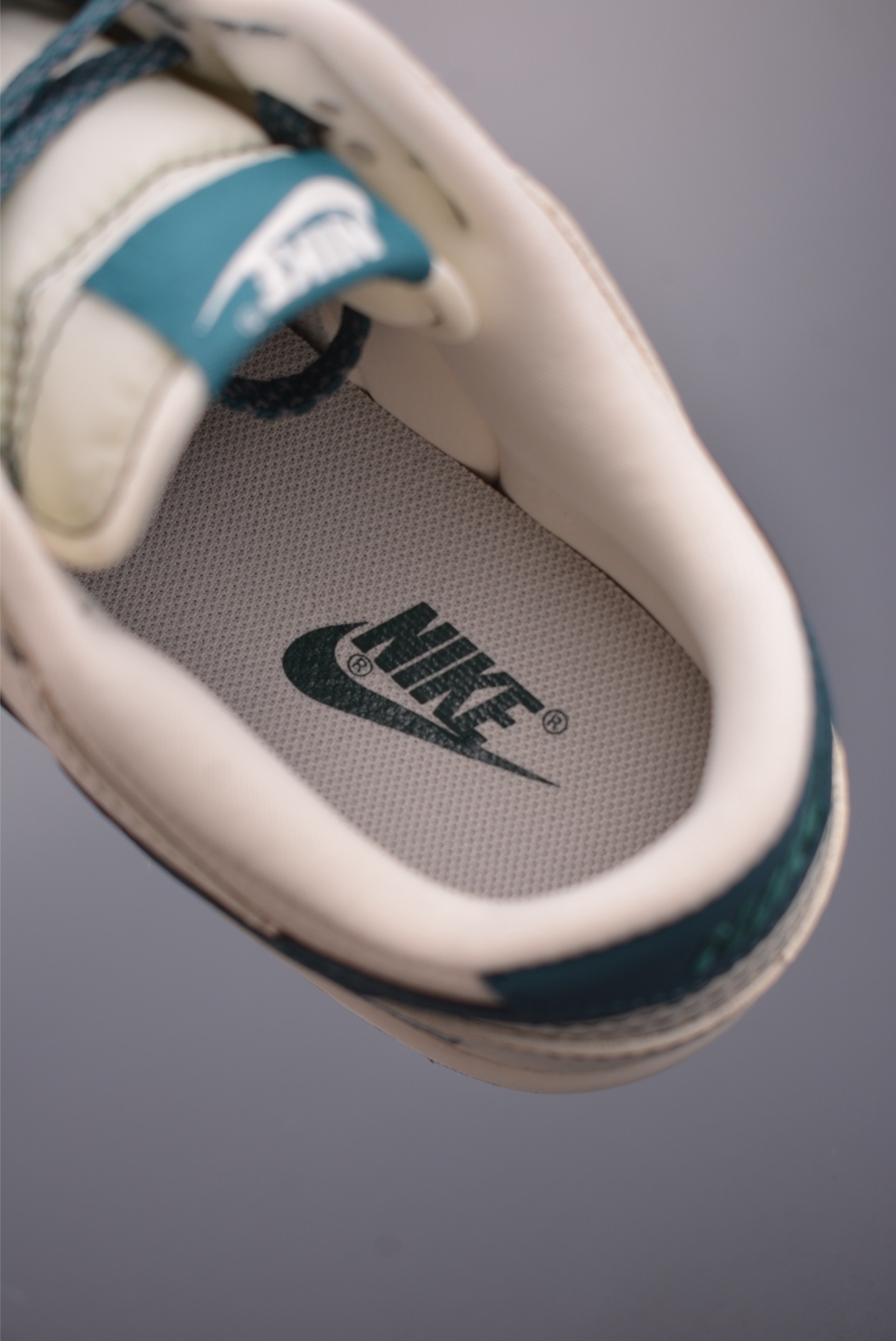 Nike SB Dunk Low Supremex Gucci联名 DJ1988-003 Nike SB Dunk Low Supremex Gucci联名 DJ1988-003