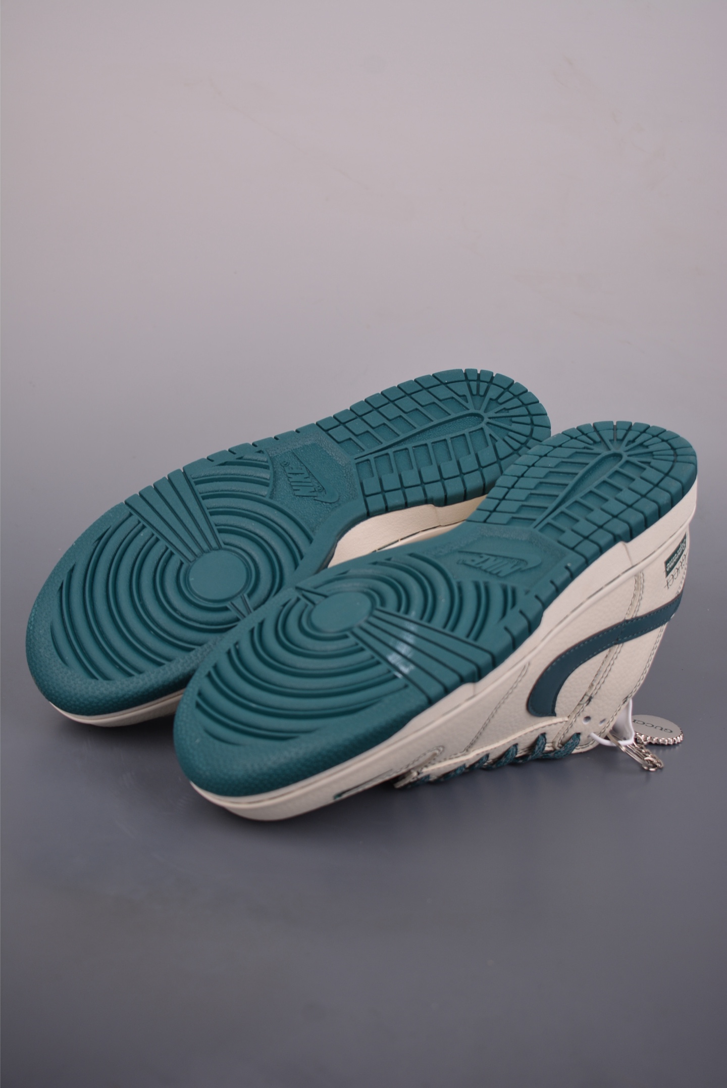 Nike SB Dunk Low Supremex Gucci联名 DJ1988-003 Nike SB Dunk Low Supremex Gucci联名 DJ1988-003