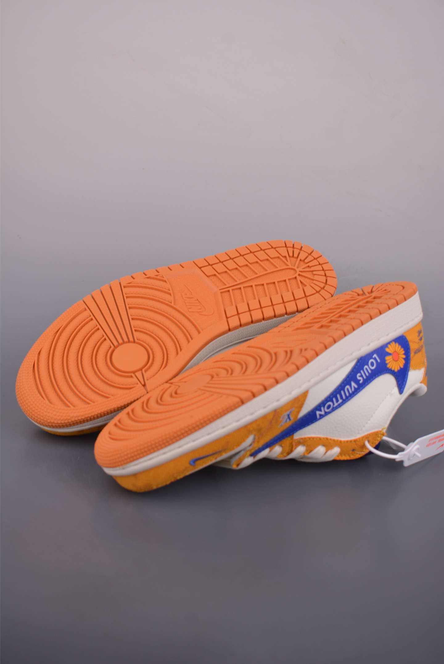 Fragment x Travis Scott x LV Air Jordan 1 Low 三方联名倒钩 DZ2688-001-High Quatity Cheap Brand wholesale wholesaler seller Clothes Bags handbags Sneakers Top Fashion Clothing Shoes from China Factory Chinese suppliers best Quality Beautiful Price Fragment x Travis Scott x LV Air Jordan 1 Low 三方联名倒钩 DZ2688-001