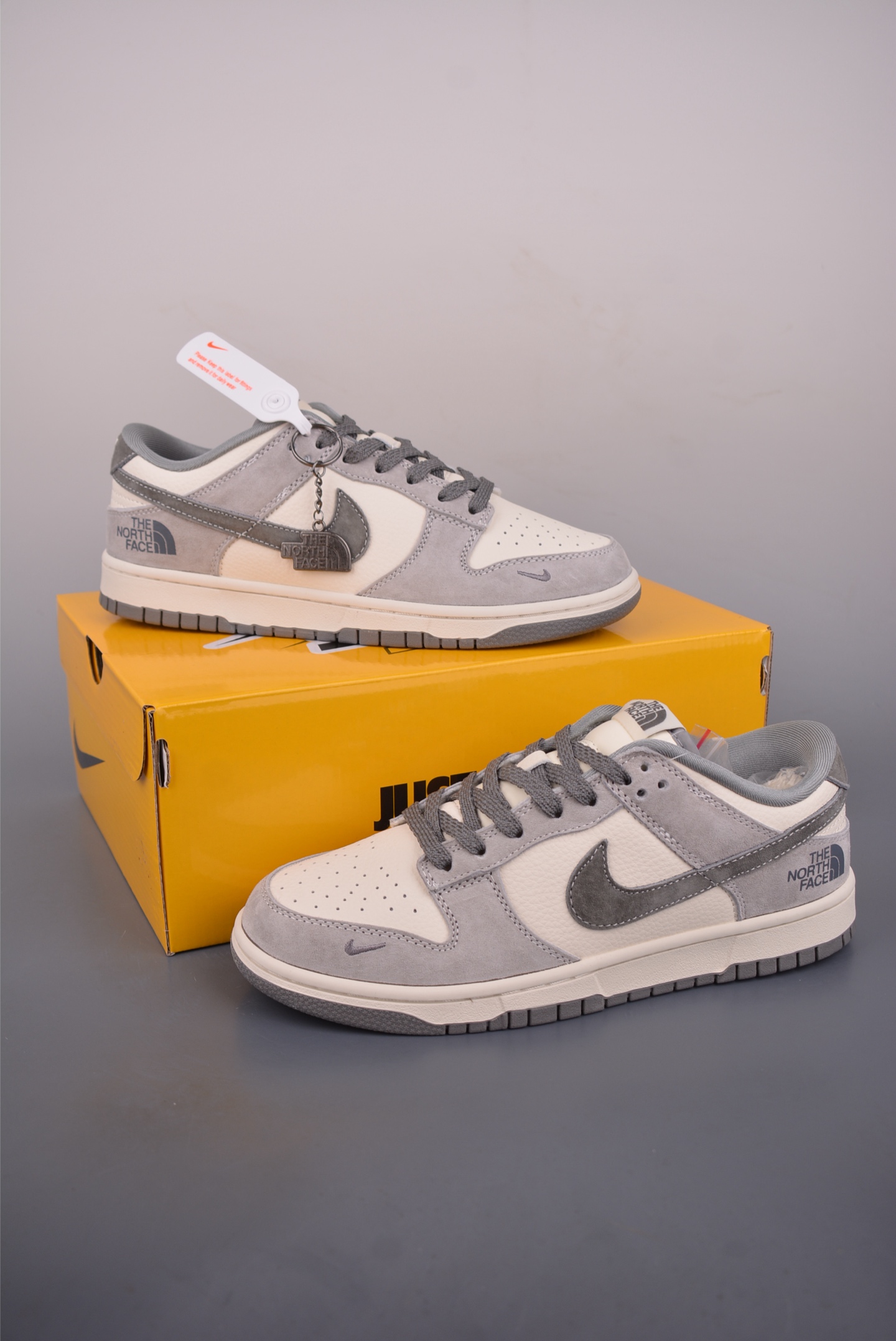 Nike SB Dunk Low 北面联名 DN3168-008 Nike SB Dunk Low 北面联名 DN3168-008