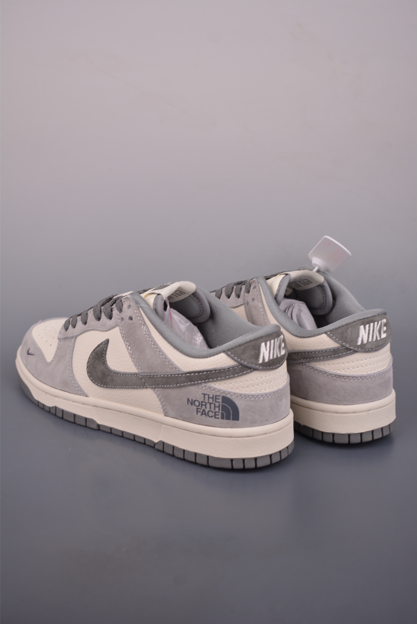 Nike SB Dunk Low 北面联名 DN3168-008 Nike SB Dunk Low 北面联名 DN3168-008