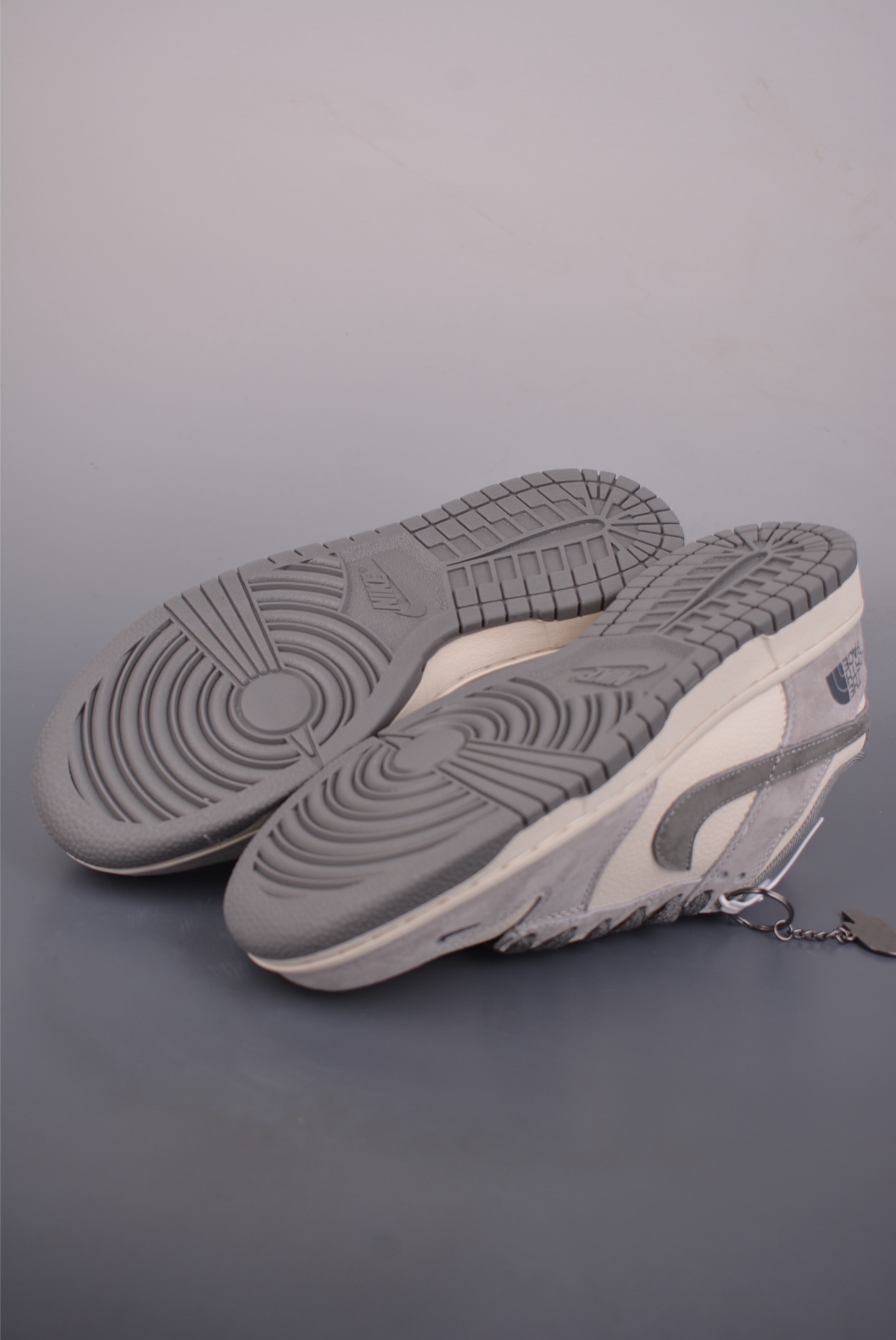 Nike SB Dunk Low 北面联名 DN3168-008 Nike SB Dunk Low 北面联名 DN3168-008