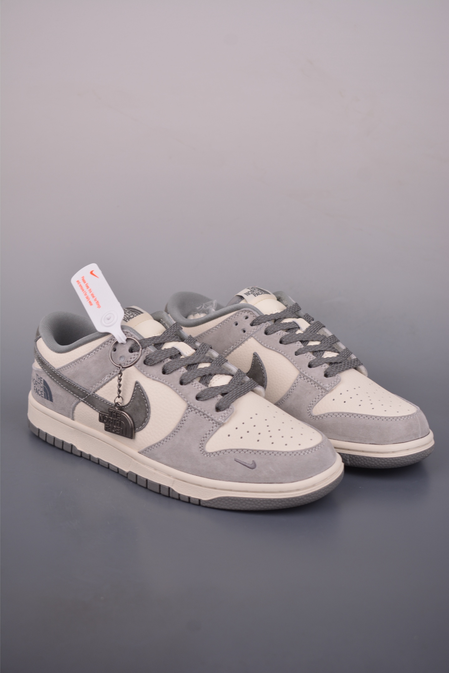 Nike SB Dunk Low 北面联名 DN3168-008 Nike SB Dunk Low 北面联名 DN3168-008