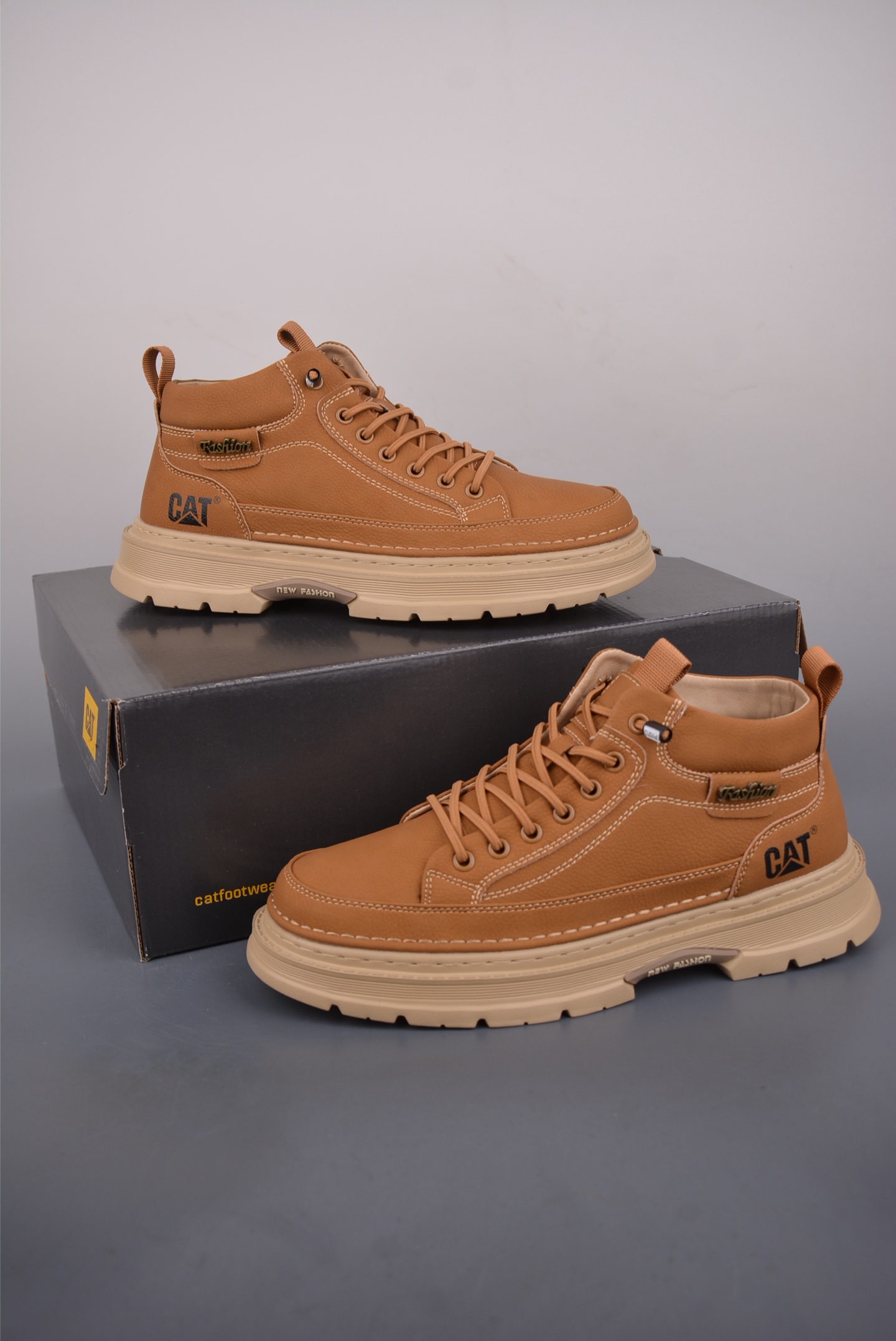 💰220 
CAT卡特 户外夏季透气 休闲系列          
广东大厂品质 全新工艺升级 
侧拉链 全鞋真牛皮材料 
大底到五金都是代工厂原材料制作 
同原版固特异永不开胶工艺 
好货不杀猪 首单质量严格把控 
全网独家首发 品质毋庸置疑 
全套官网统一包装 今年冬季防寒户外专用 
日常随意搭配 
官方货号: PWC441003213
尺码: 39 40 41 42 43 44