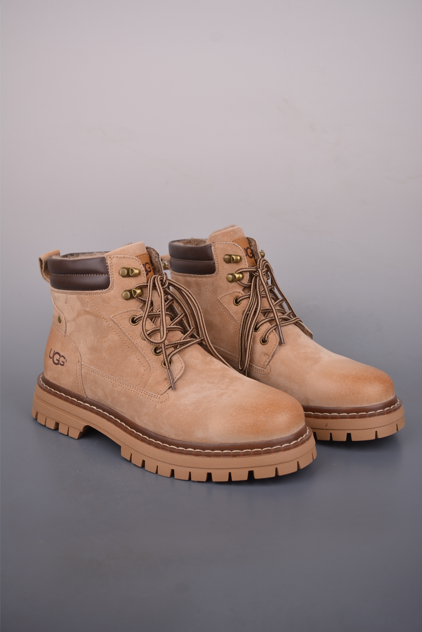 💰280
UGG Tasman Weather Hybrid
塔斯曼混合系列中帮轻量休闲马丁靴
2024秋冬新品 羊羔毛一体内里 保暖锁热
秋冬必备 户外中帮休闲马丁靴雪地靴系列
广东大厂品质 24ss秋冬新款 时尚潮流搭配
面料釆用意大利进口磨砂牛皮 全鞋真牛皮材料
大底到五金都是代工厂原材料制作
好货不杀猪 首单质量严格把控
全套官网统一包装 今年冬季防寒户外专用产品 日常随意搭配 型男必备
官方货号: U58562324
尺码:39 40 41 42 43 44(比运动鞋大一码)