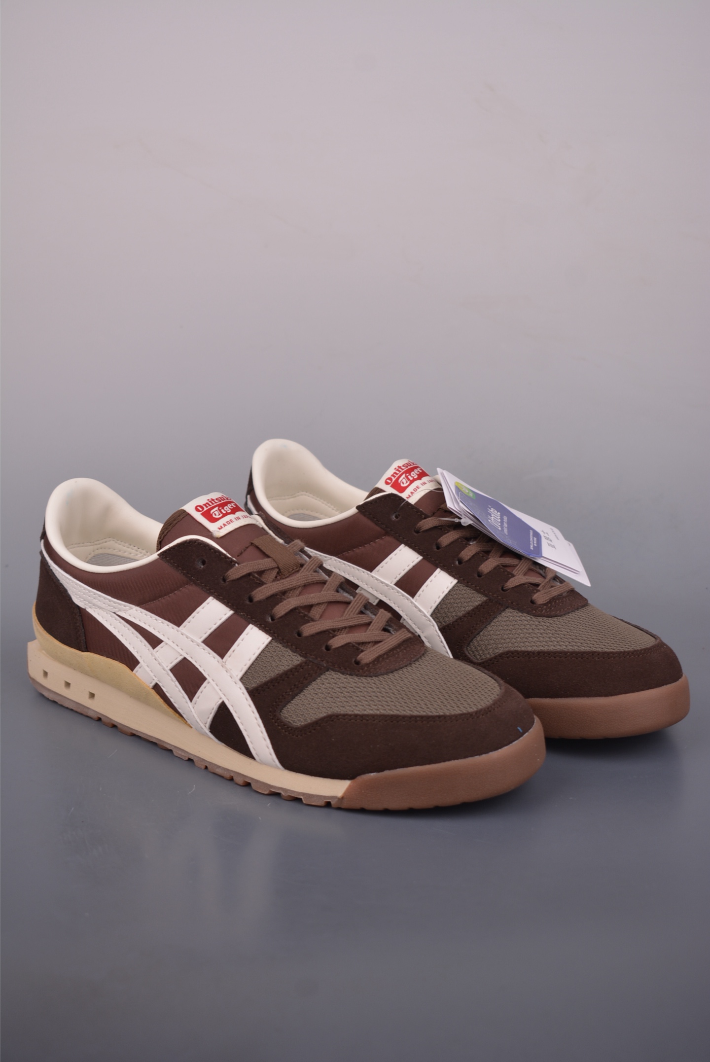 💰170
鬼冢虎 Onitsuka Tiger Ultimate 81 Nm
塞拉诺系列 低帮薄底复古休闲慢跑鞋
用翻毛皮组合网织织物鞋面材质
OrthoLite(欧索莱)透气吸汗鞋垫贴
外置环保双层切片组合轻质防滑橡胶外底
经典传承及创新锐意
官方货号: 1183B5362622
尺码:36 37 37.5 38 39 39.5 40 40.5 41.5 42 42.5 43.5 44 45