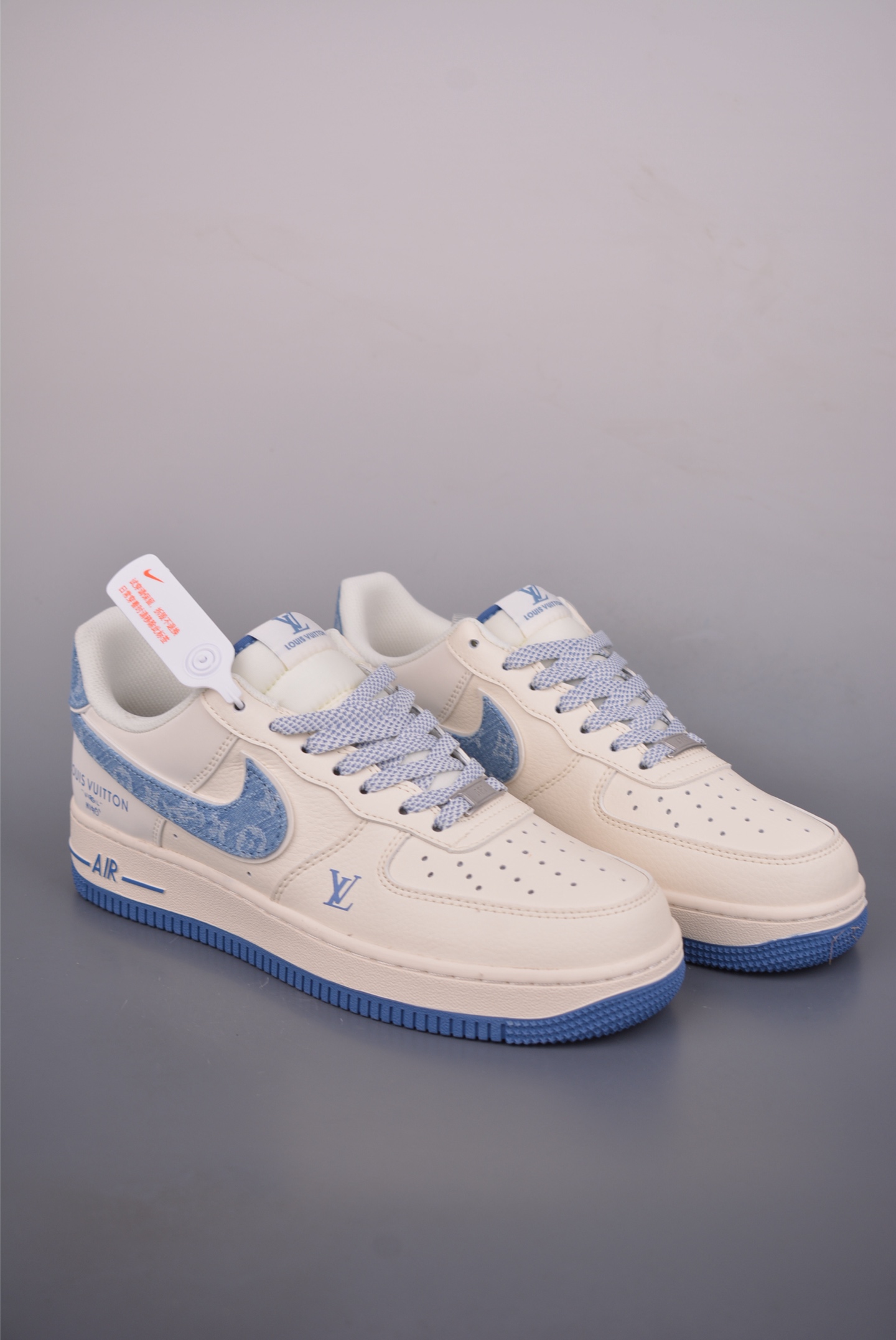 💰260 
Nike Air Force 1 Low LV联名
原楦头原纸板 打造纯正空军版型
专注外贸渠道 全掌内置蜂窝气垫 
原盒配件 原厂中底钢印、拉帮完美   
官方货号: SM6668 13027 110
Size： 36 36.5 37.5 38 38.5 39 40 40.5 41 42 42.5 43 44 45