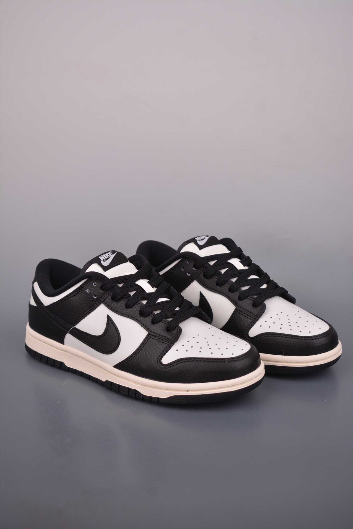 Nike SB Dunk Low 纯原大厂出品 极力推荐 原装头层材料 独家版型蒸餾加工 帶來的是更好的视觉和脚感体验 大厂纯原品质出货 清洁度 电绣工艺 皮料切割干净无任何毛边 细节完美 官方货号: HQ7487 1002622