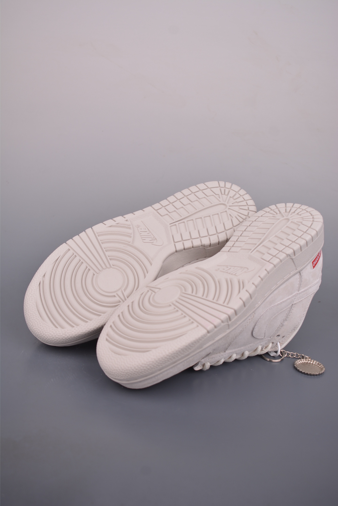 Nike SB Dunk Low Supreme联名 DD1988-005-High Quatity Cheap Brand wholesale wholesaler seller Clothes Bags handbags Sneakers Top Fashion Clothing Shoes from China Factory Chinese suppliers best Quality Beautiful Price Nike SB Dunk Low Supreme联名 DD1988-005