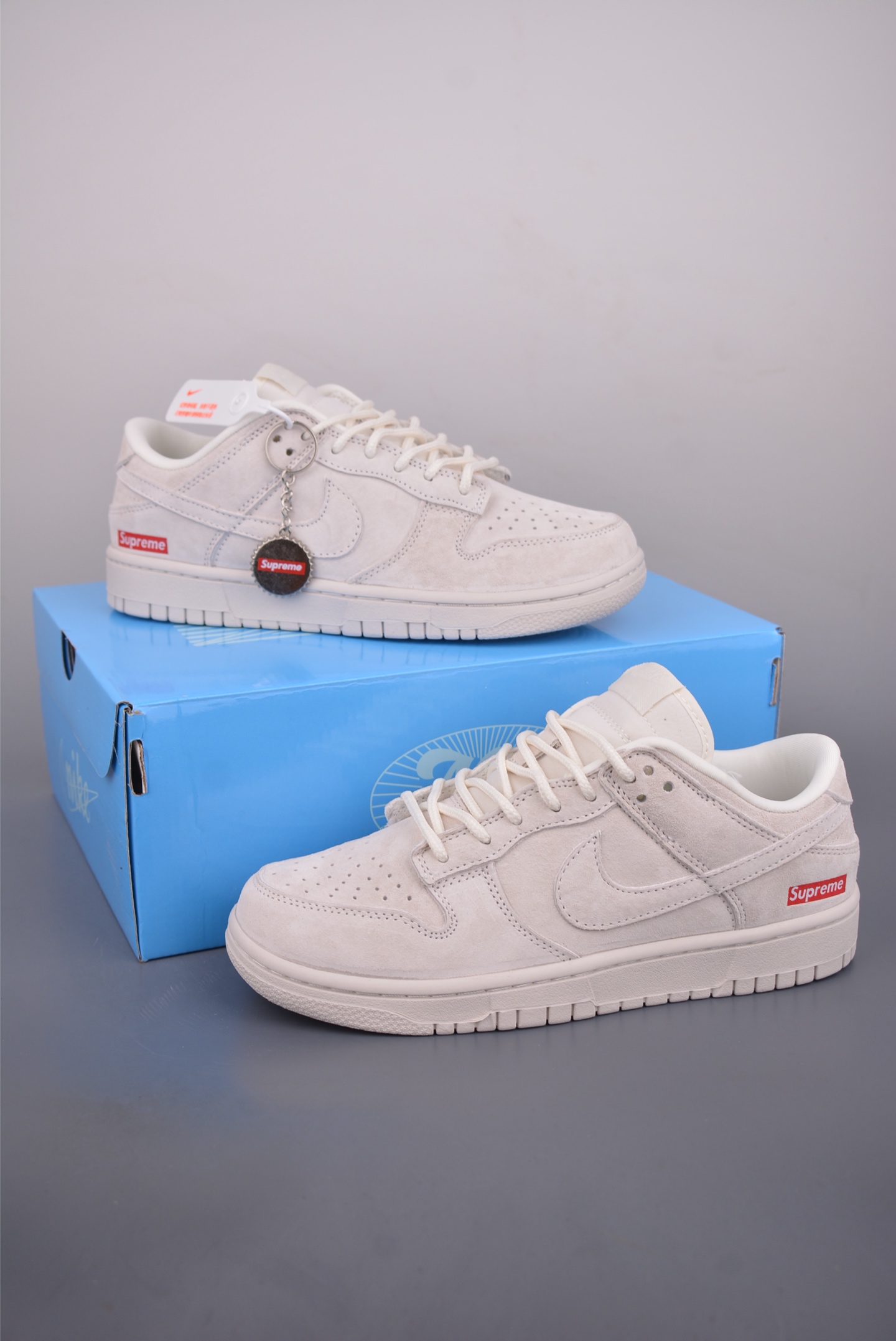 Nike SB Dunk Low Supreme联名 DD1988-005-High Quatity Cheap Brand wholesale wholesaler seller Clothes Bags handbags Sneakers Top Fashion Clothing Shoes from China Factory Chinese suppliers best Quality Beautiful Price Nike SB Dunk Low Supreme联名 DD1988-005