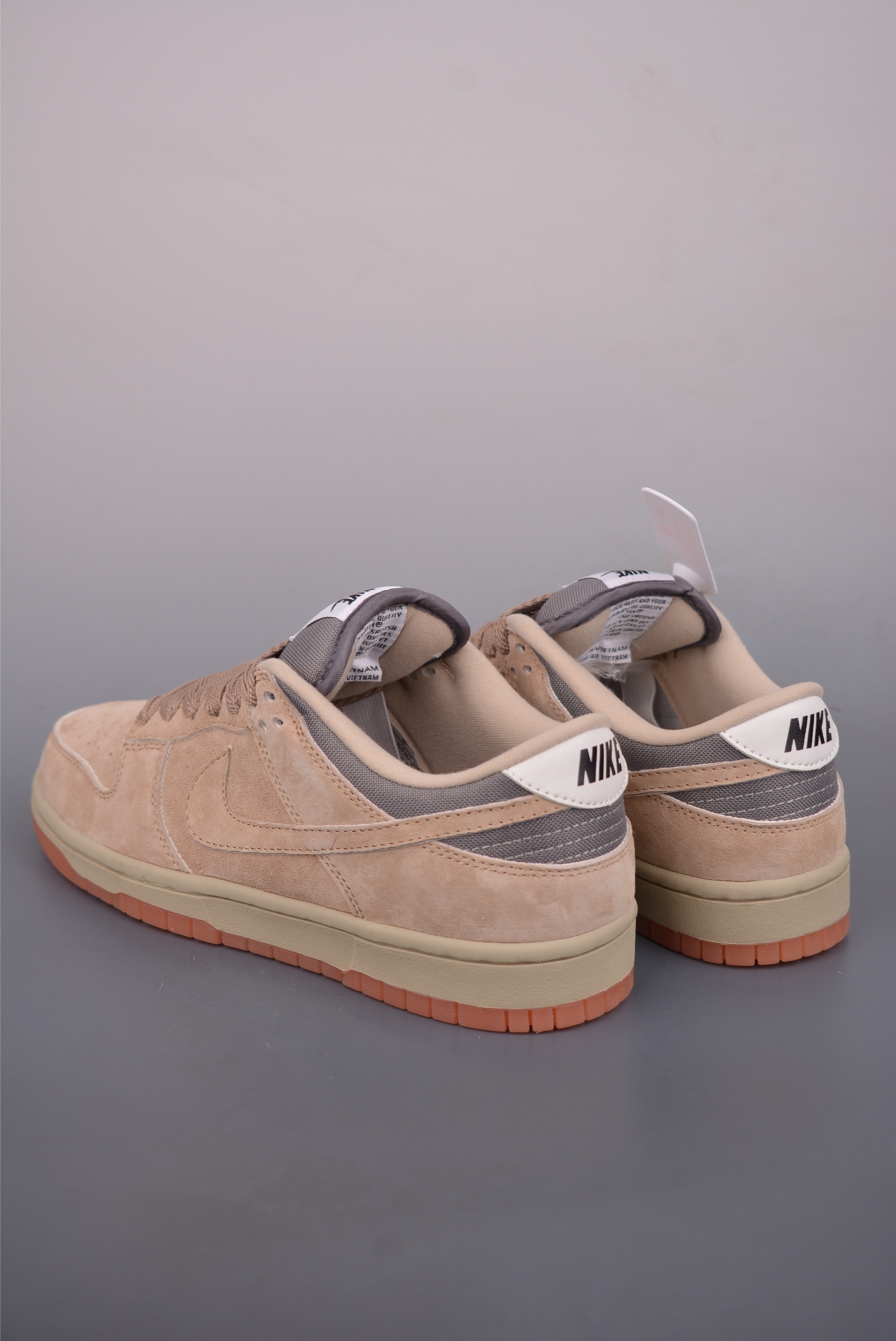 200 Nike SB Dunk Low HJ0367-200