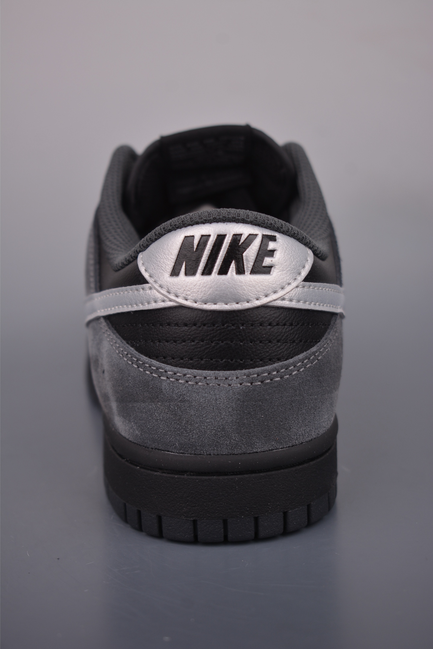 180 Nike SB Dunk Low II7636-001