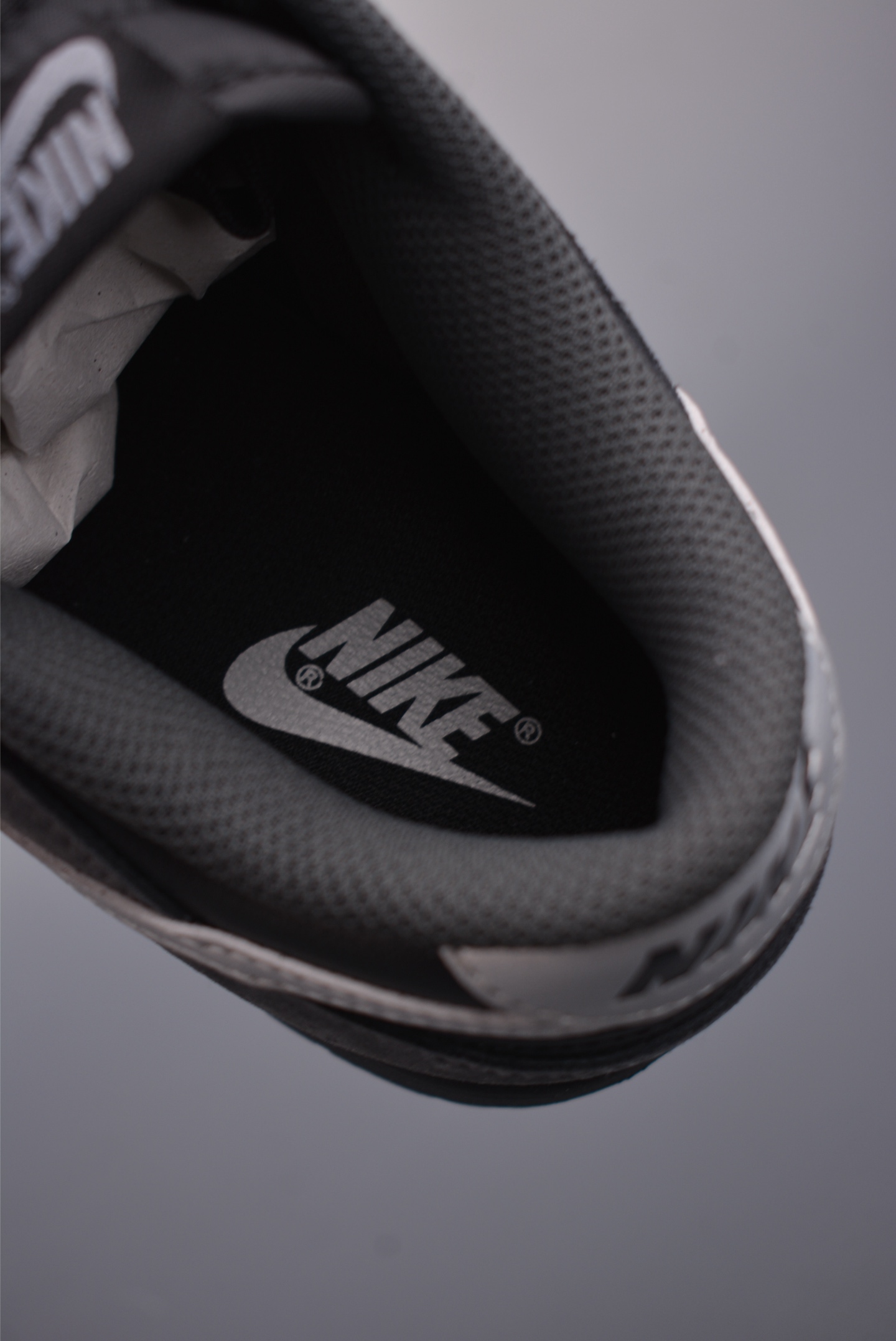 180 Nike SB Dunk Low II7636-001