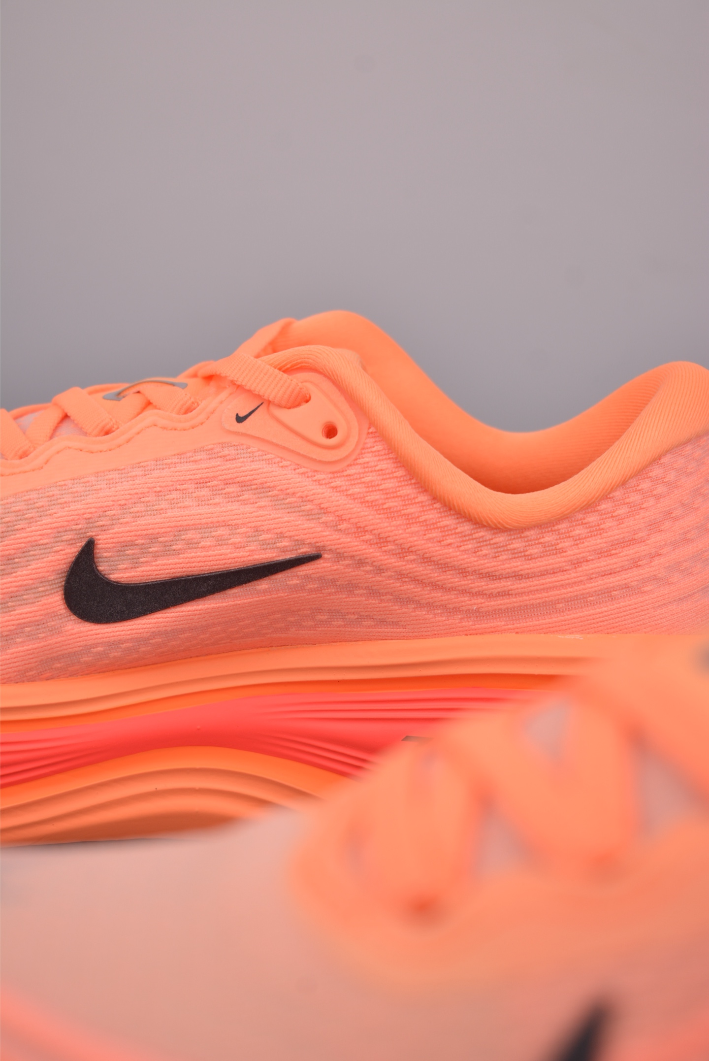 180 Nike Air Zoom Vomero PLUS 全新科技提前原鞋开发 运动跑鞋 HV8150-801