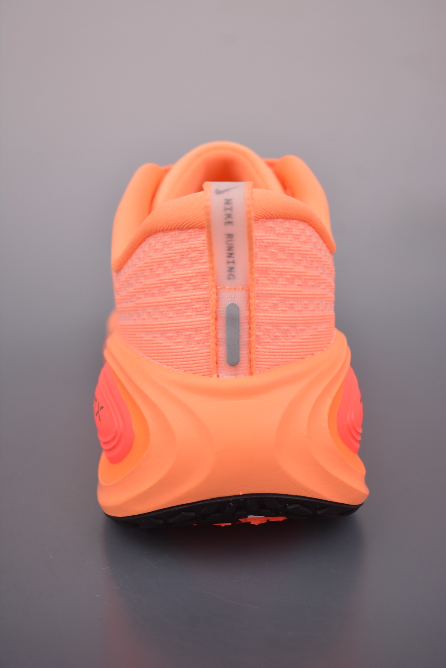 180 Nike Air Zoom Vomero PLUS 全新科技提前原鞋开发 运动跑鞋 HV8150-801