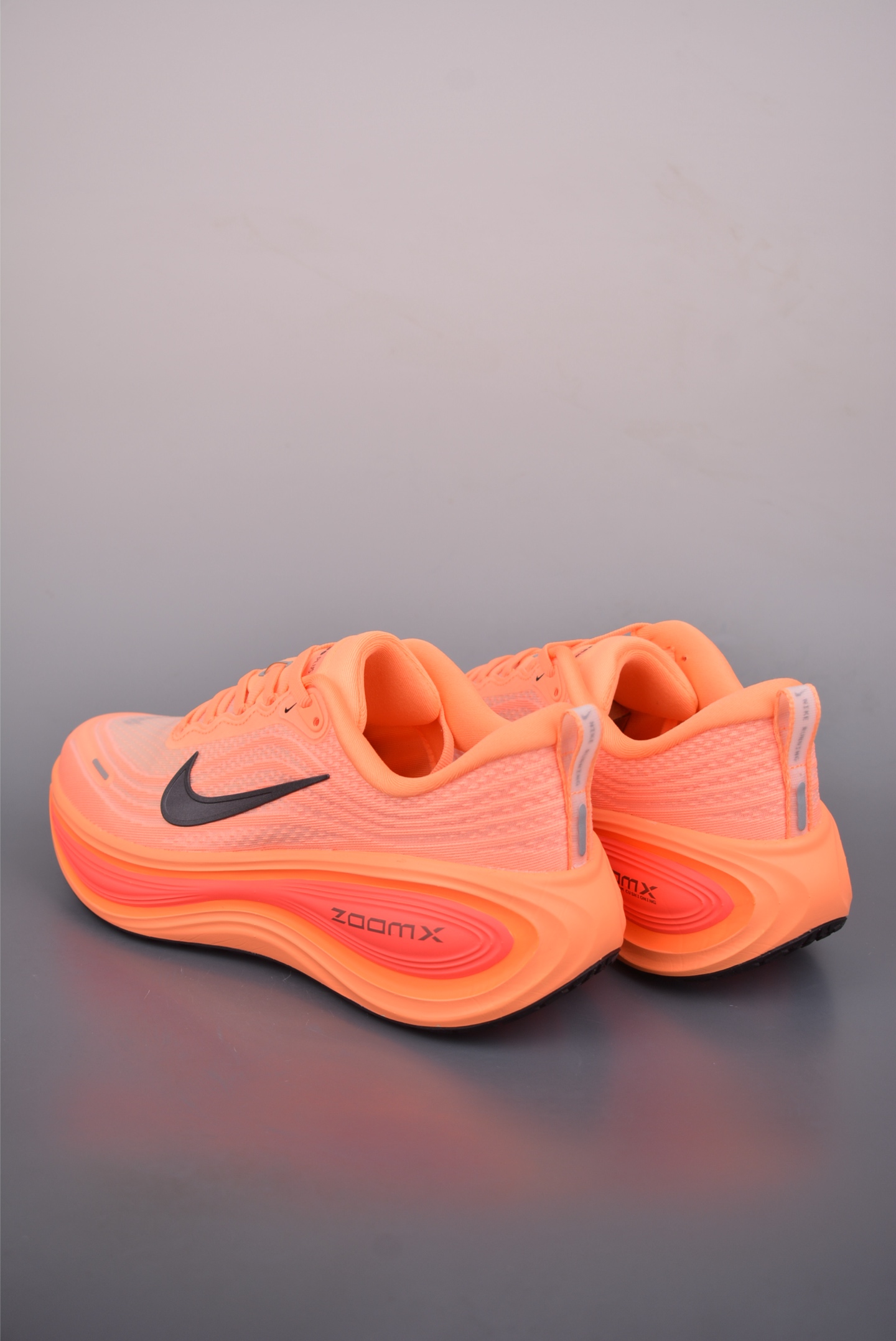 180 Nike Air Zoom Vomero PLUS 全新科技提前原鞋开发 运动跑鞋 HV8150-801