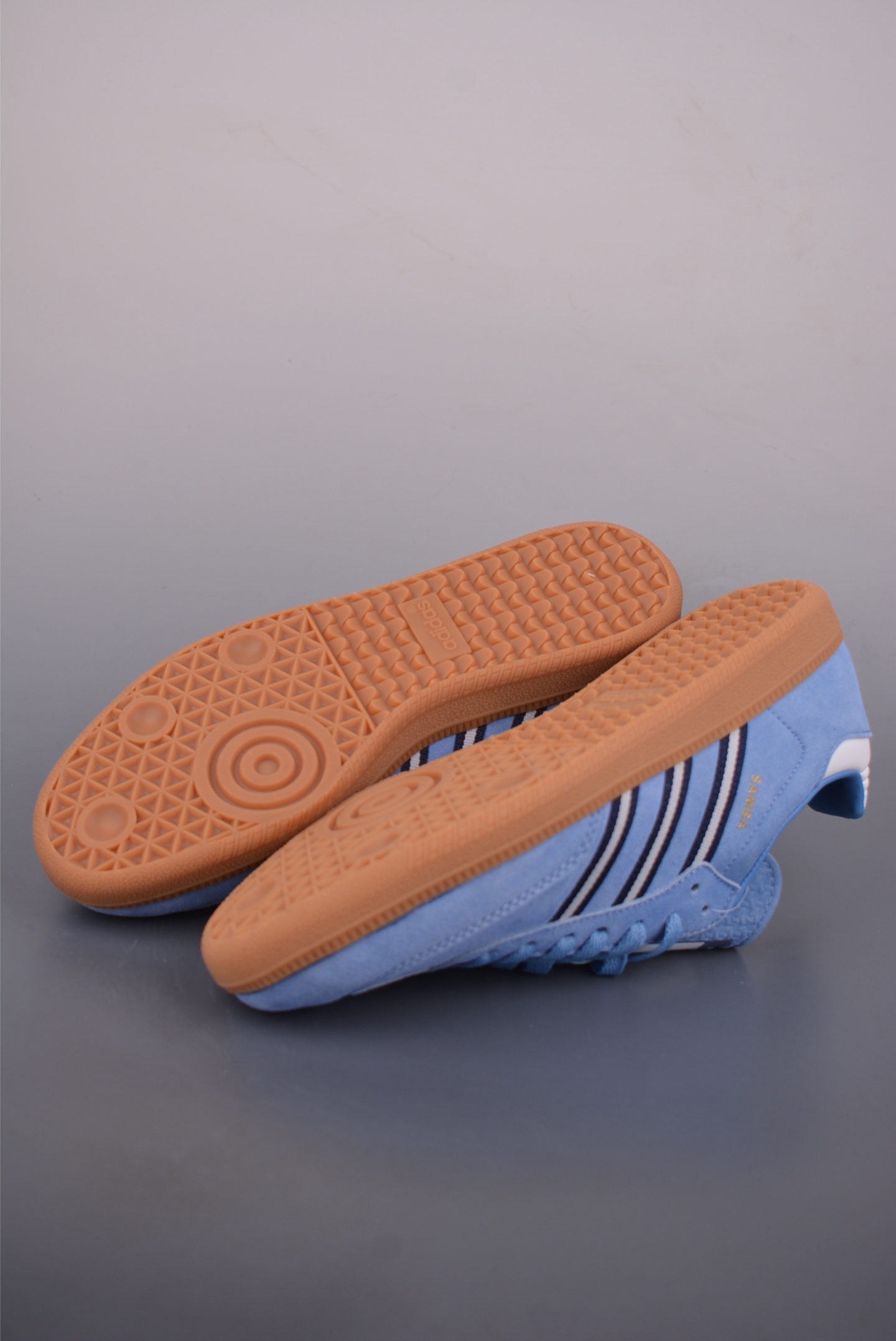 Adidas三叶草SAMBA 休闲板鞋 IH6827-High Quatity Cheap Brand wholesale wholesaler seller Clothes Bags handbags Sneakers Top Fashion Clothing Shoes from China Factory Chinese suppliers best Quality Beautiful Price Adidas三叶草SAMBA 休闲板鞋 IH6827