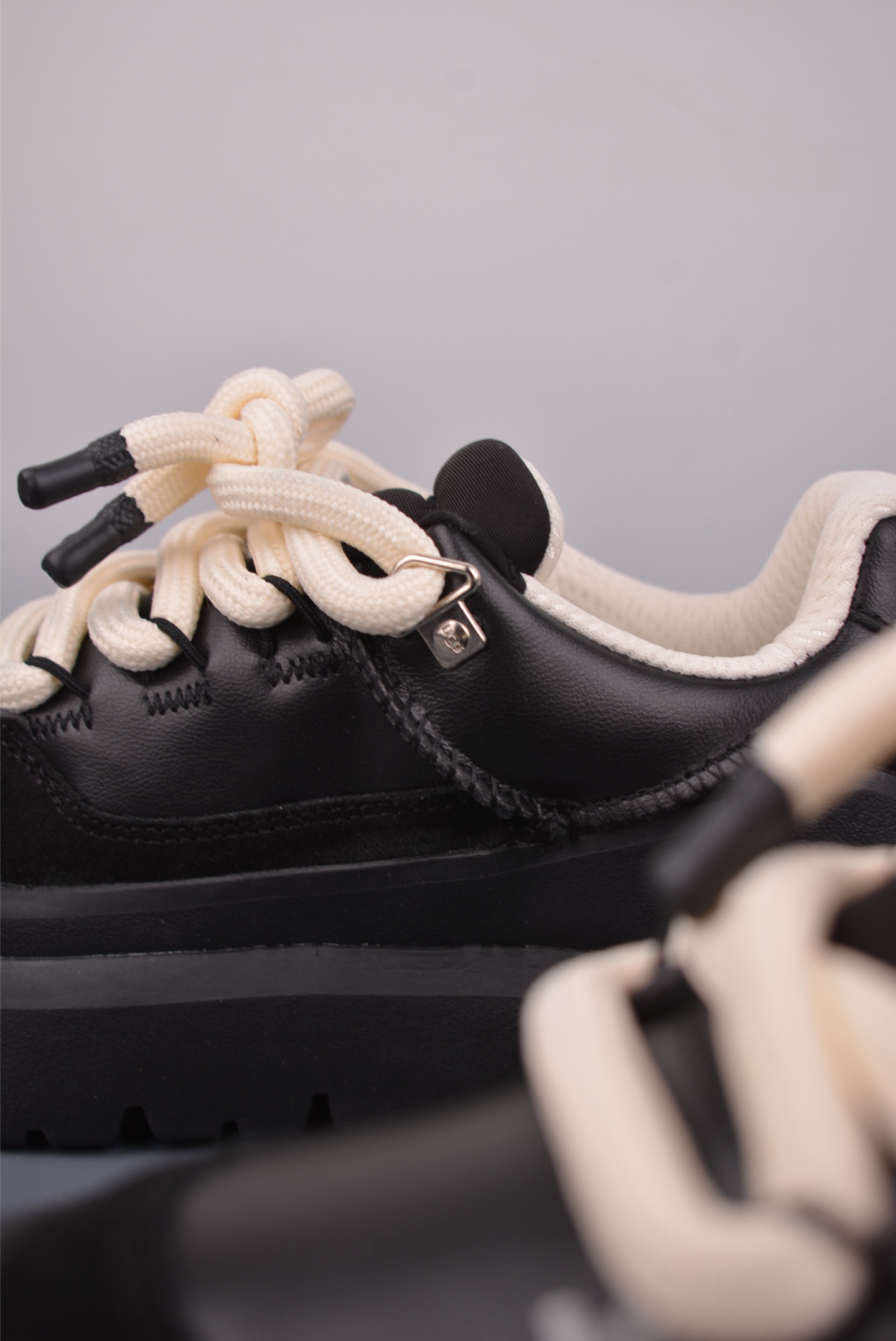 220 UGG Heritage Utilty Sneaker 中性羊绒雪地面包鞋 1170910