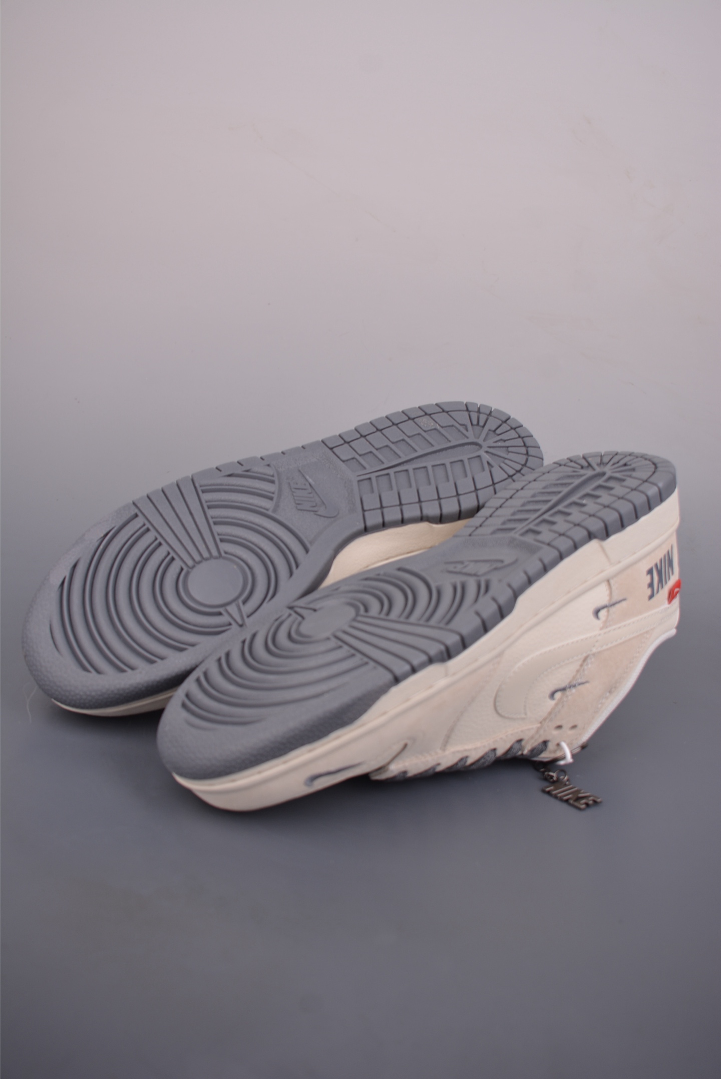 280 Nike SB Dunk Low 灰白 DN3168-009