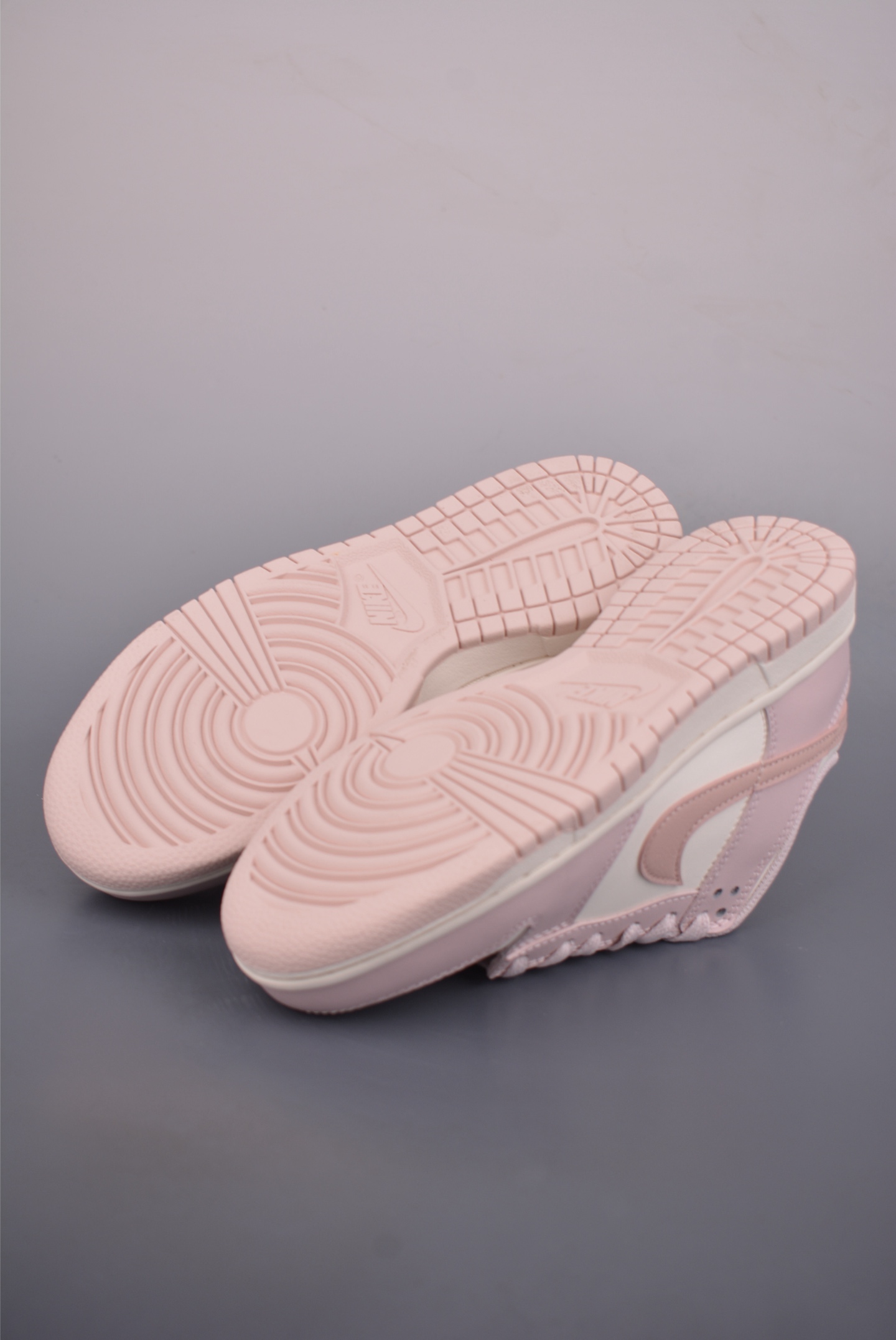 180 Nike SB Dunk Low IM6572-602