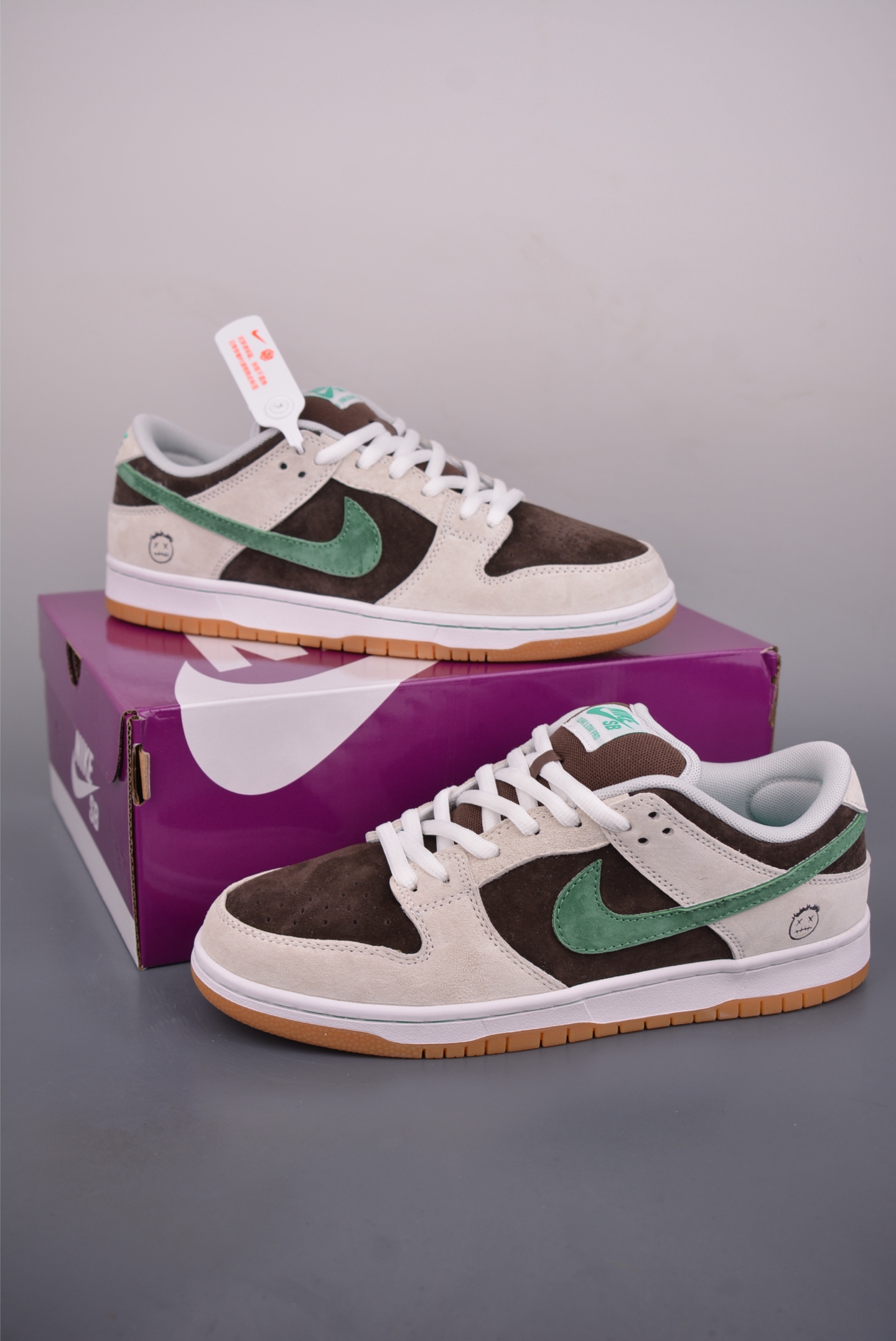 200 Nike SB Dunk Low HF3704-001