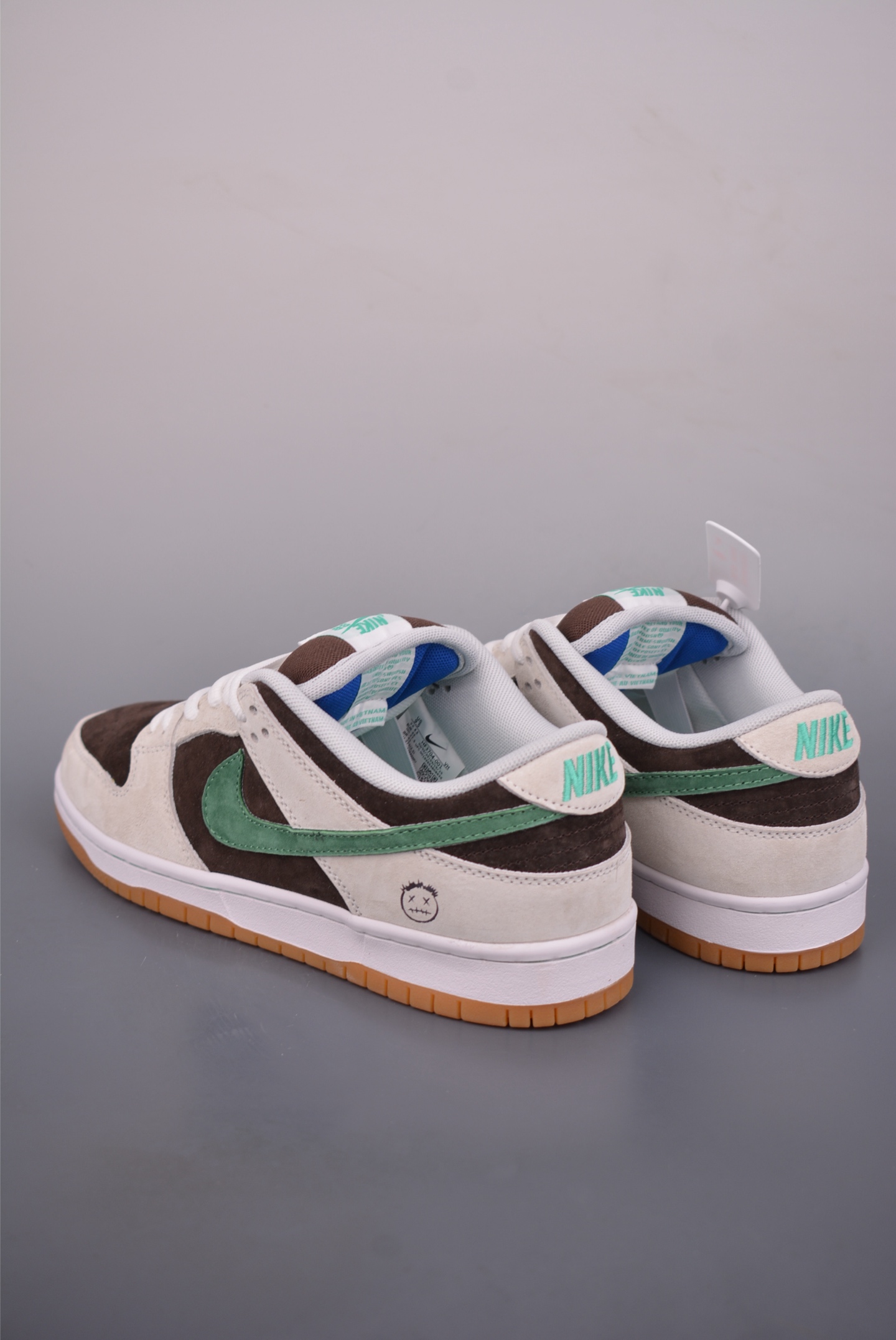 200 Nike SB Dunk Low HF3704-001