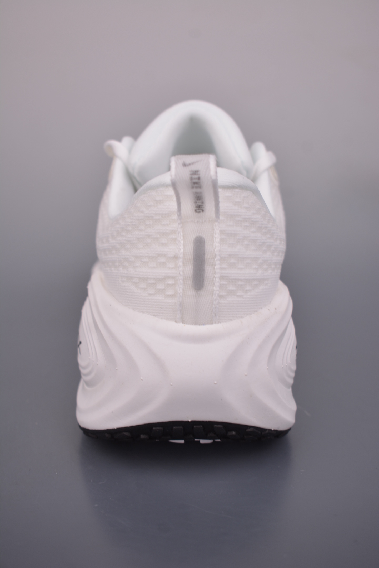 180 Nike Air Zoom Vomero PLUS HV8150-101