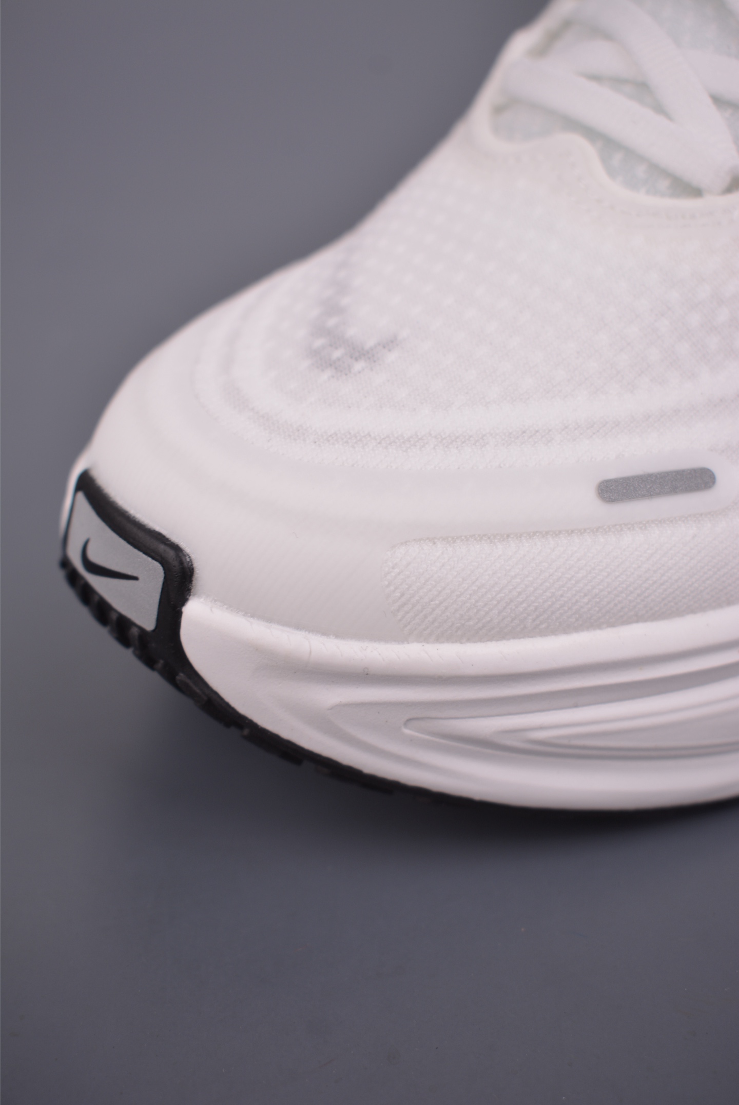 180 Nike Air Zoom Vomero PLUS HV8150-101