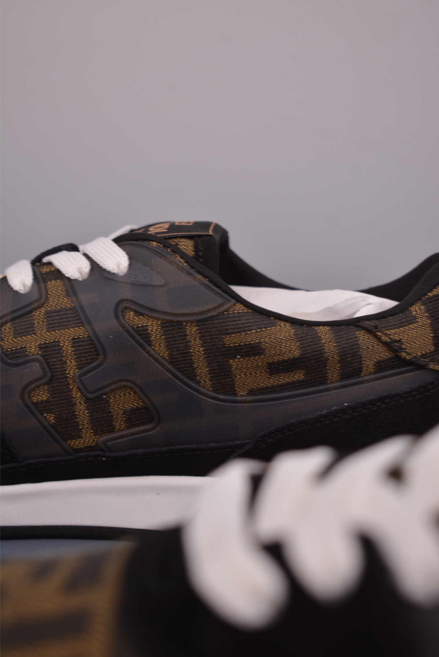 380 FENDI芬迪 Match 圆头厚底 广东原装高端品质 Fendi芬迪情侣款休闲鞋 7E1493L