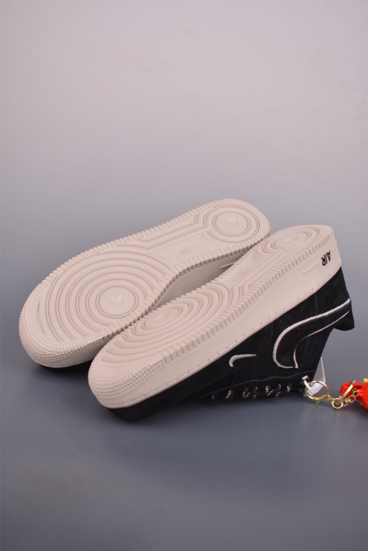 200 Nike Air Force 1 Low 翻毛皮黑 DY9867-100