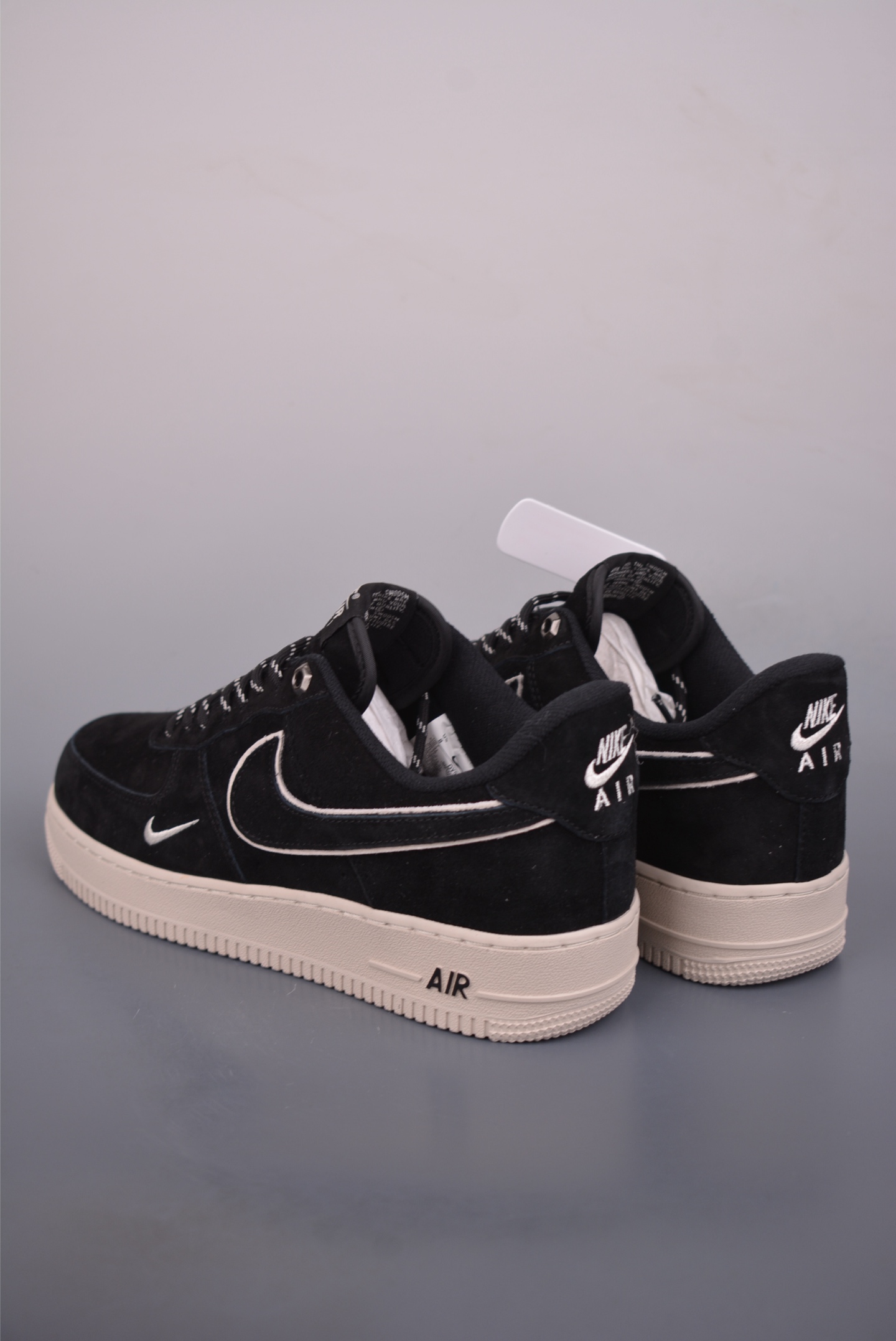 200 Nike Air Force 1 Low 翻毛皮黑 DY9867-100