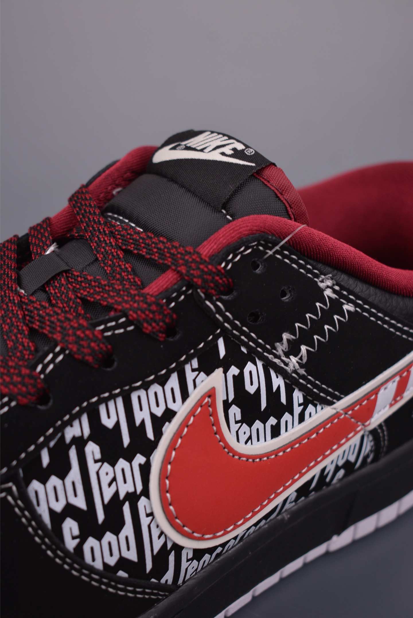 Nike SB Dunk Low 字母黑红 KK1333-051