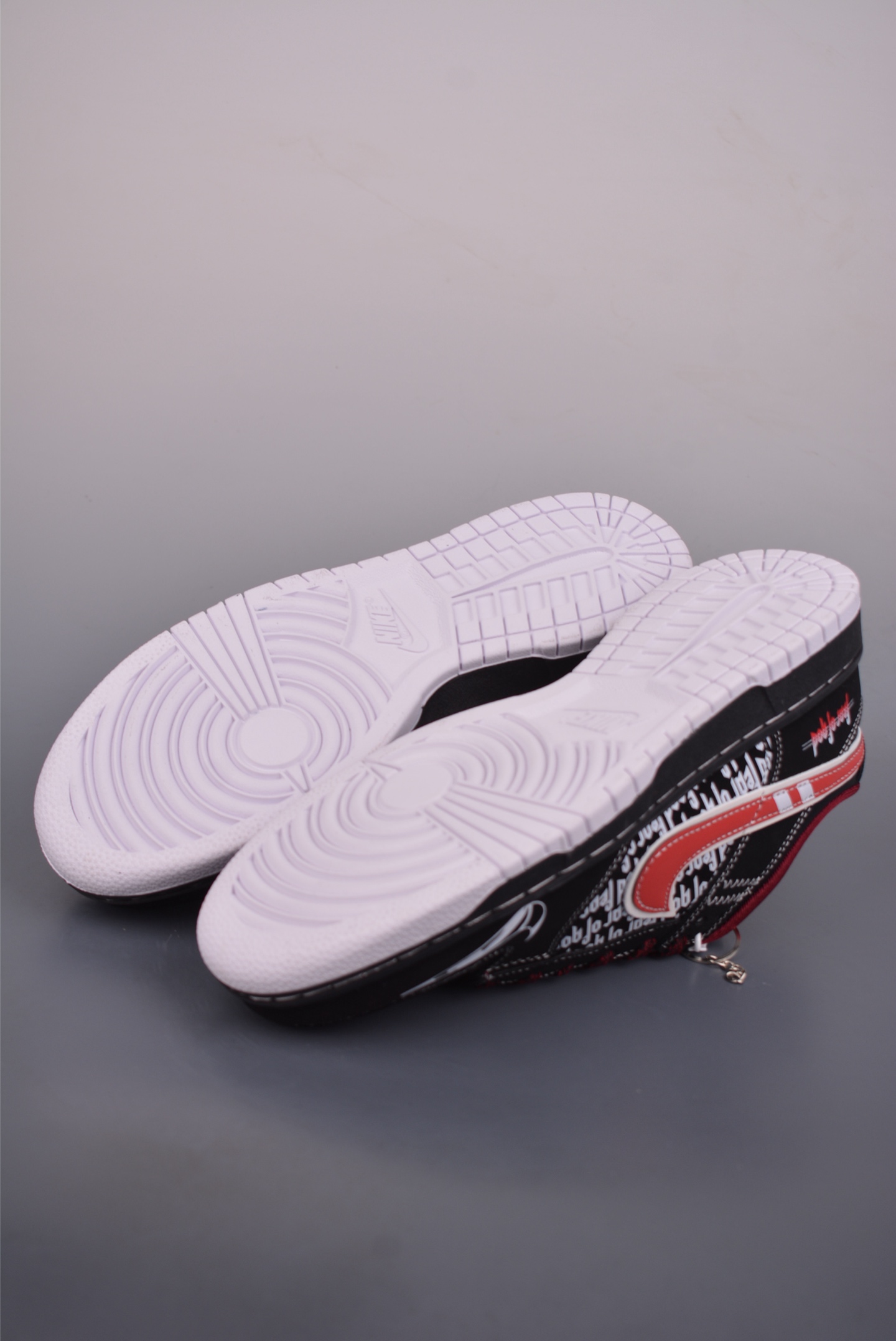 Nike SB Dunk Low 字母黑红 KK1333-051