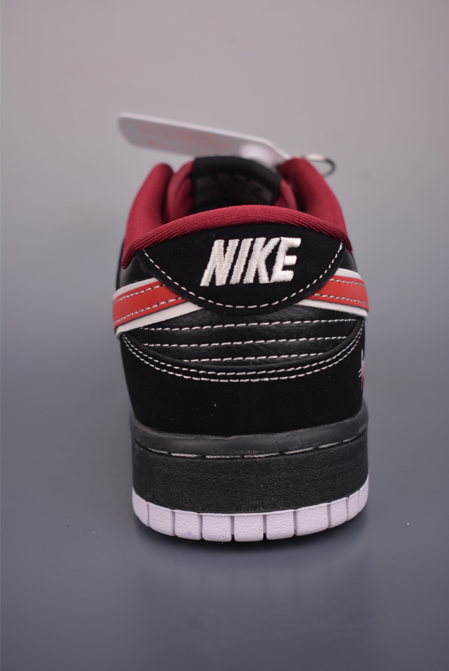 Nike SB Dunk Low 字母黑红 KK1333-051