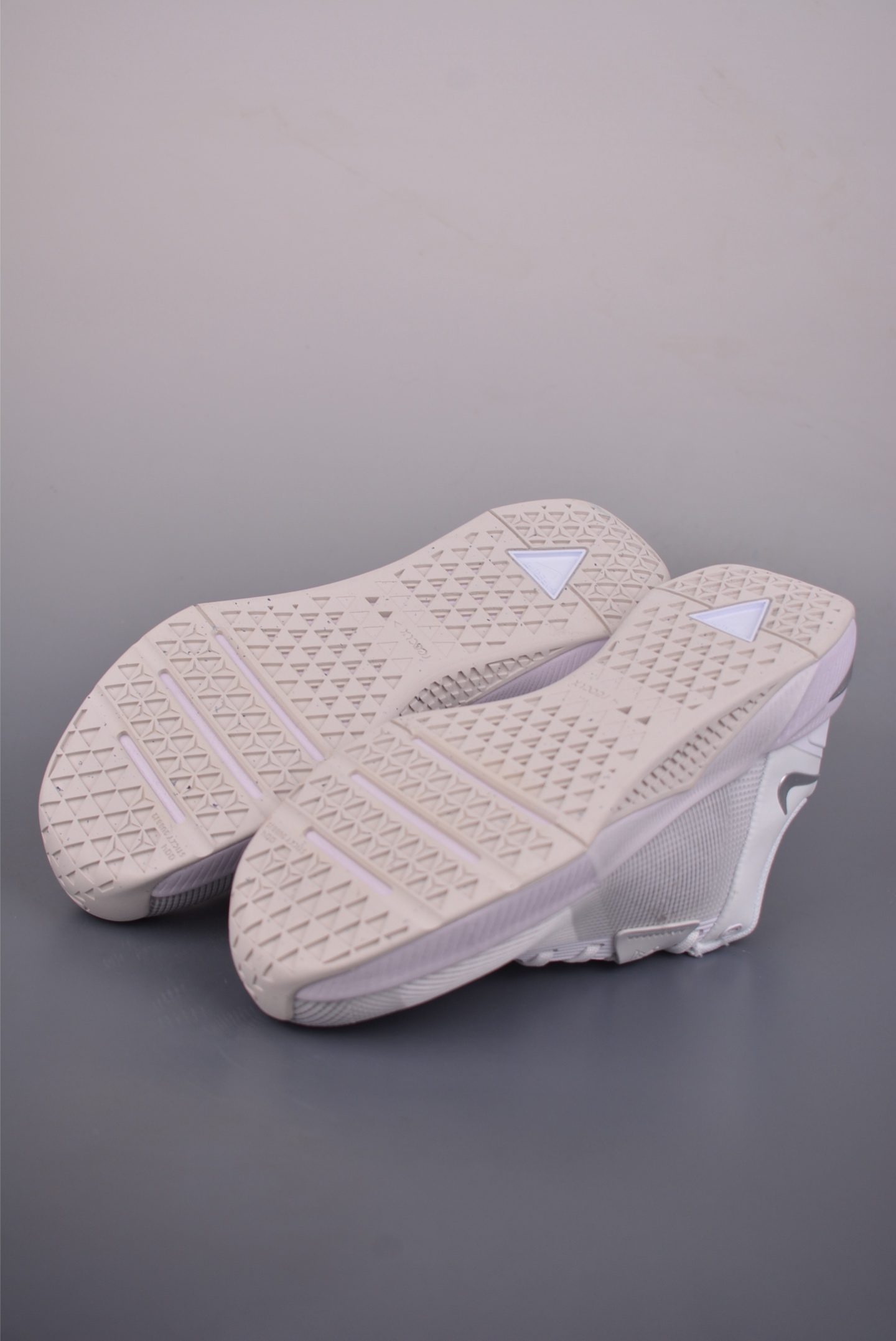 NIKE METC10男子透气轻便训练鞋 冬季健身缓震运动 HQ2620-100