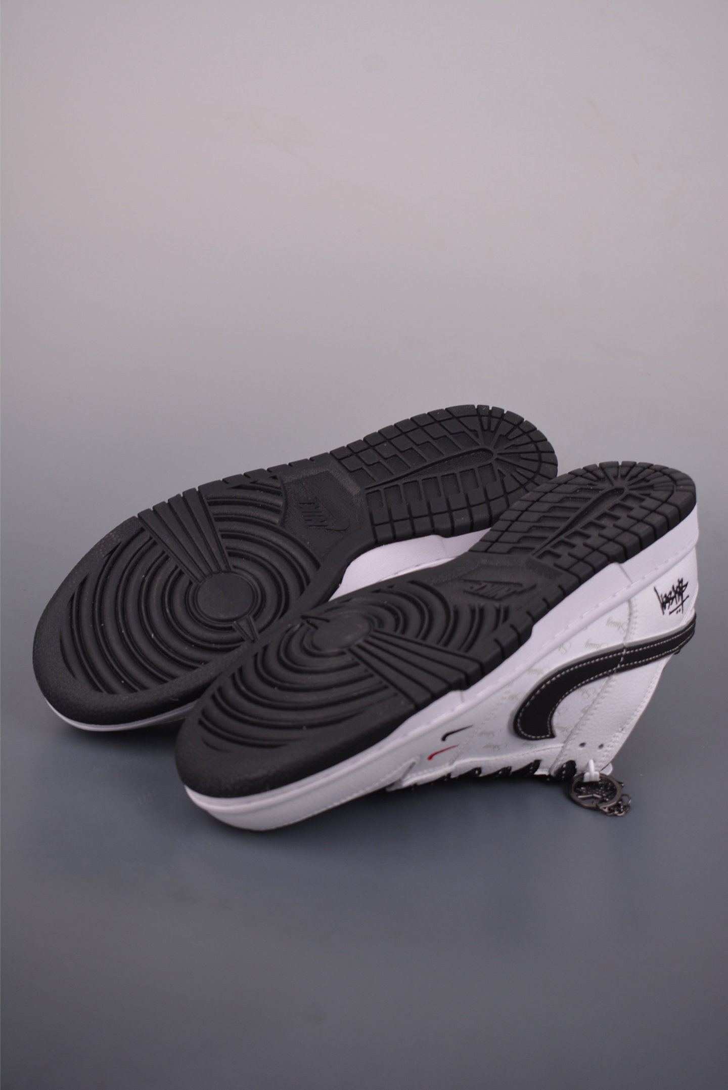 280 Nike SB Dunk Low 斯图西联名 CS1688-127