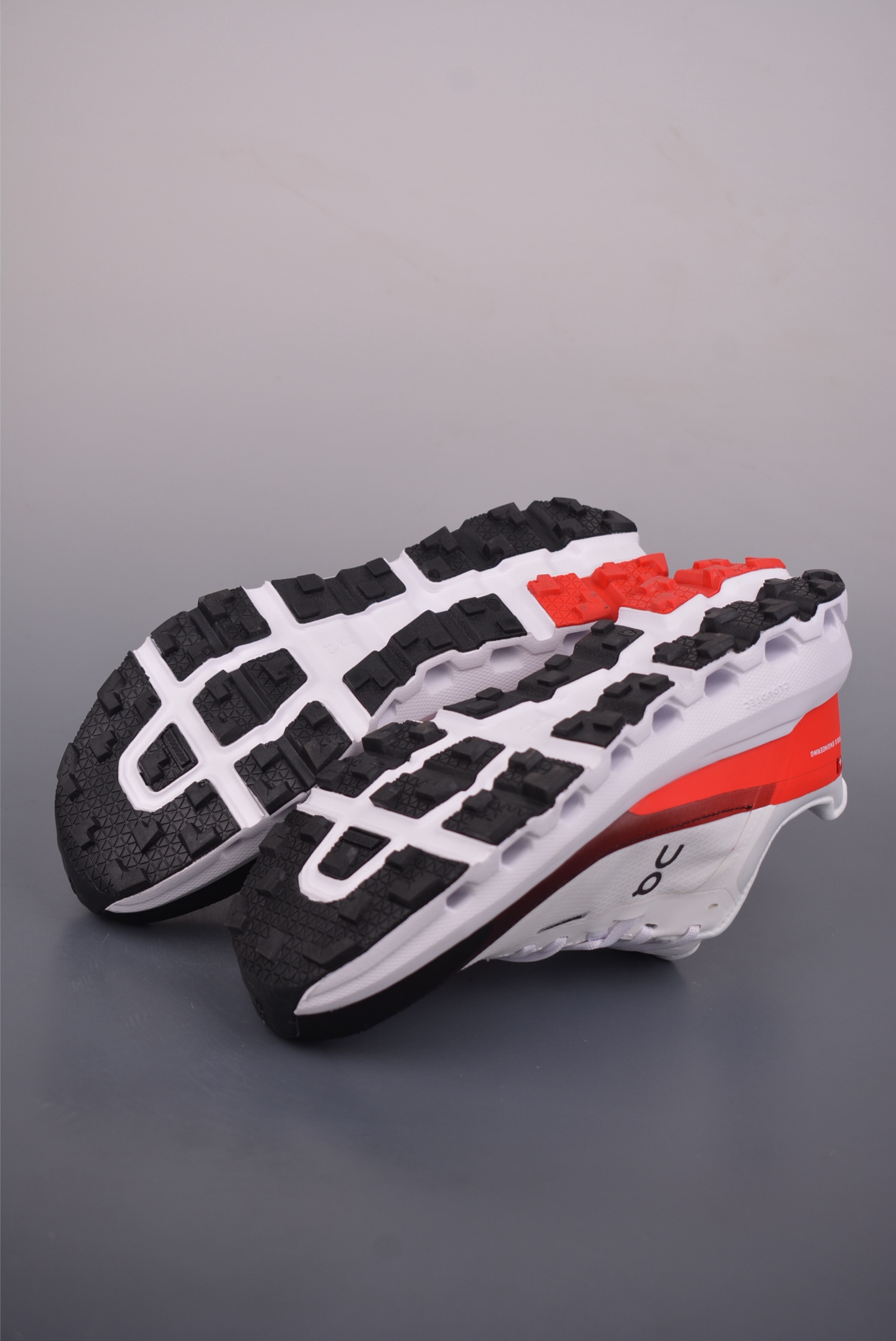 On昂跑 Cloudvista 2 Waterproof 户外街头机能风跑步鞋 3ME3013316815