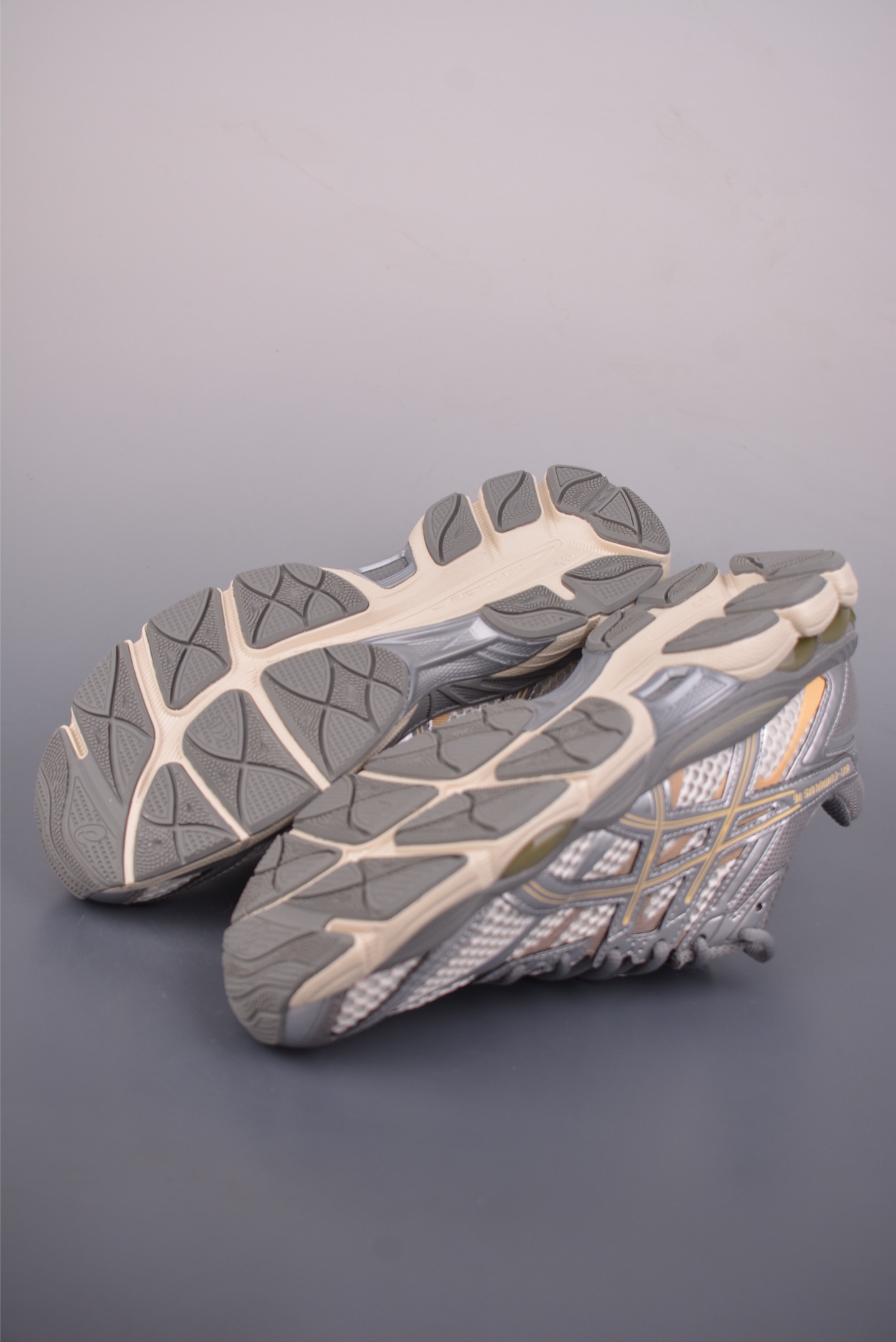 200 Asics Gel-CUMULUS 16 亚瑟士运动休闲透气专业跑鞋 1203A733-101