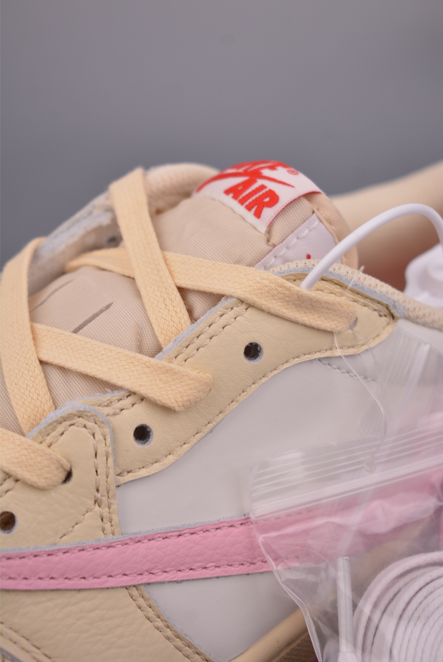 原装裸鞋级 市面最高工艺产物 Air Jordan 1 Low柠檬粉倒钩 IQ7604-101-High Quatity Cheap Brand wholesale wholesaler seller Clothes Bags handbags Sneakers Top Fashion Clothing Shoes from China Factory Chinese suppliers best Quality Beautiful Price 原装裸鞋级 市面最高工艺产物 Air Jordan 1 Low柠檬粉倒钩 IQ7604-101