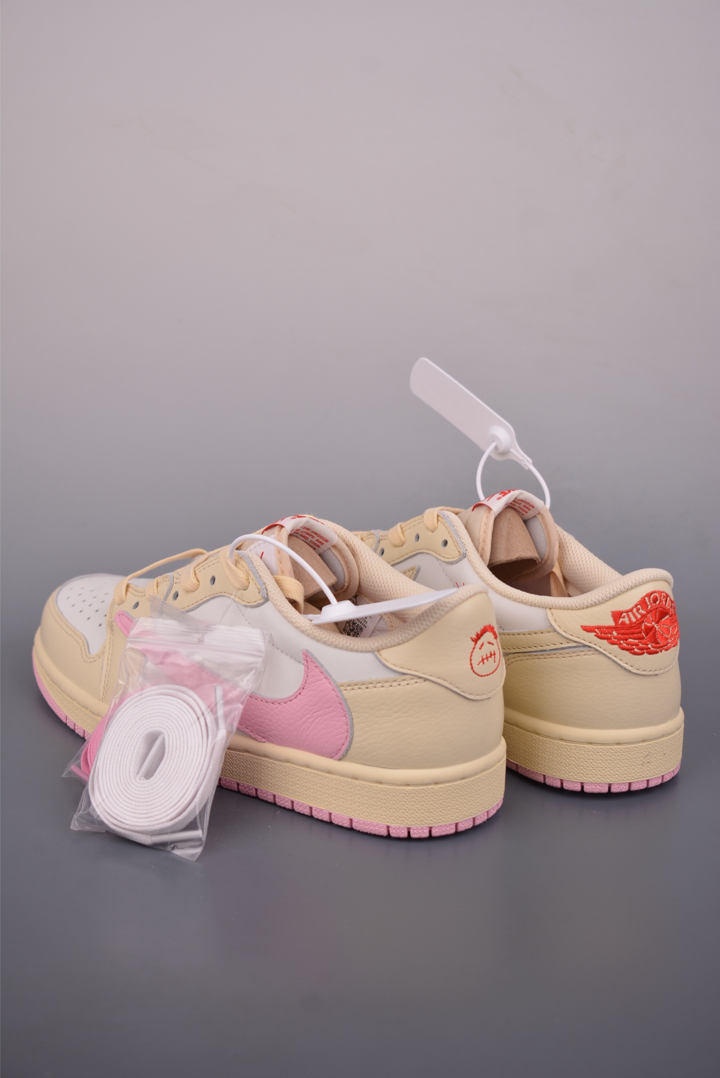 原装裸鞋级 市面最高工艺产物 Air Jordan 1 Low柠檬粉倒钩 IQ7604-101-High Quatity Cheap Brand wholesale wholesaler seller Clothes Bags handbags Sneakers Top Fashion Clothing Shoes from China Factory Chinese suppliers best Quality Beautiful Price 原装裸鞋级 市面最高工艺产物 Air Jordan 1 Low柠檬粉倒钩 IQ7604-101