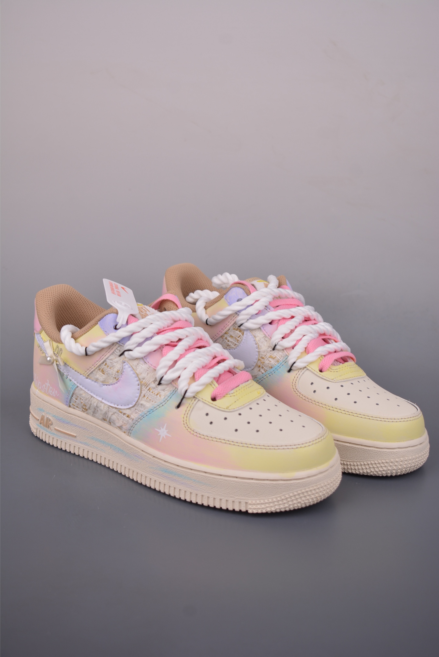 本地自取💰260终端放店
Nike Air Force 1 Low 雾屿星芒
原楦头原纸板 打造纯正空军版型
专注外贸渠道 全掌内置蜂窝气垫
原盒配件 原厂中底钢印、拉帮完美
官方货号: FJ7740 1201635
Size: 36 36.5 37.5 38 38.5 39 40 40.5 41 42 42.5 43 44 45