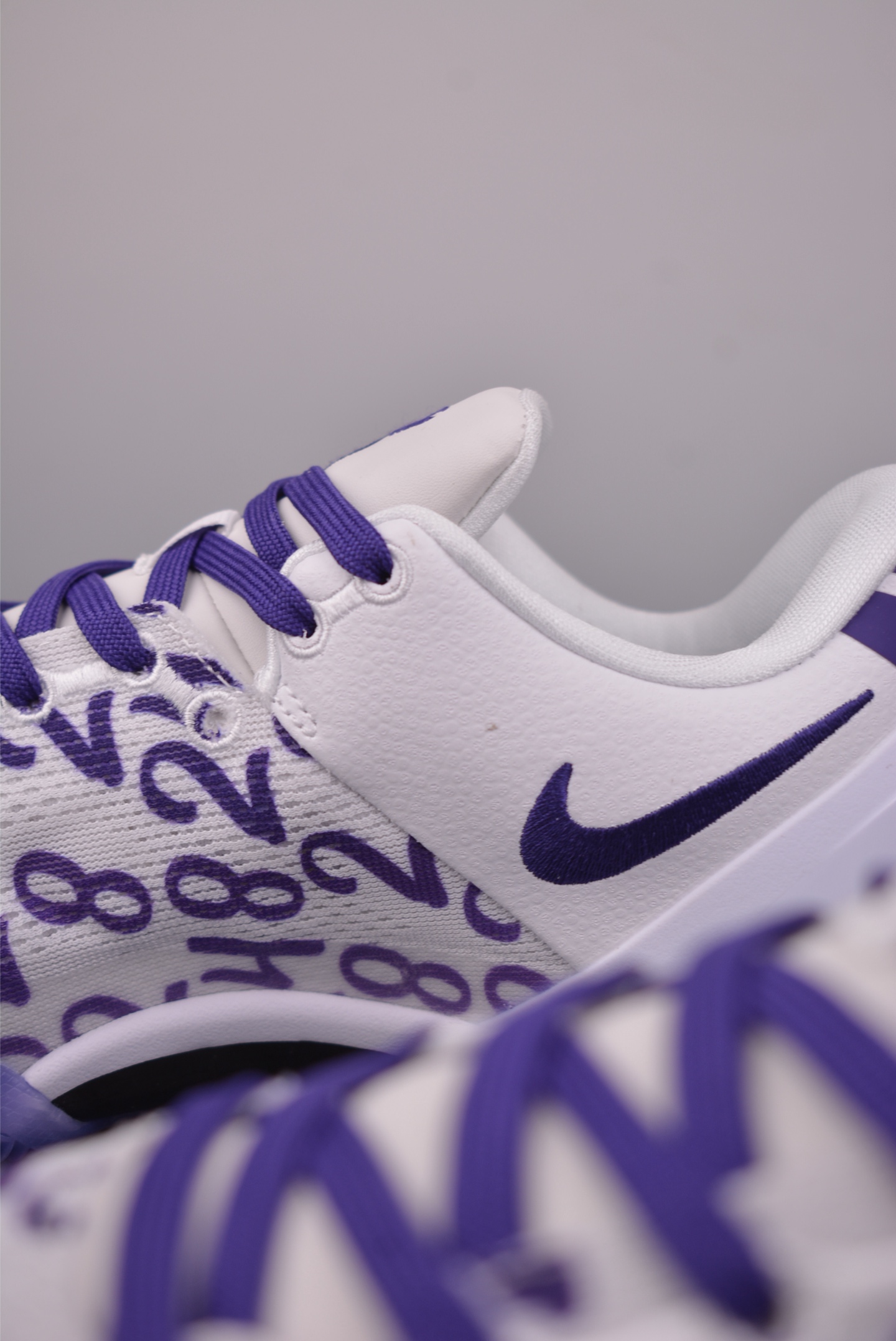 260 致敬Kobi 情怀满满 BOSS版本 NIKE KOBE 8 SYSTEM 科比八代 内置元年缓震气垫 FQ3549-100