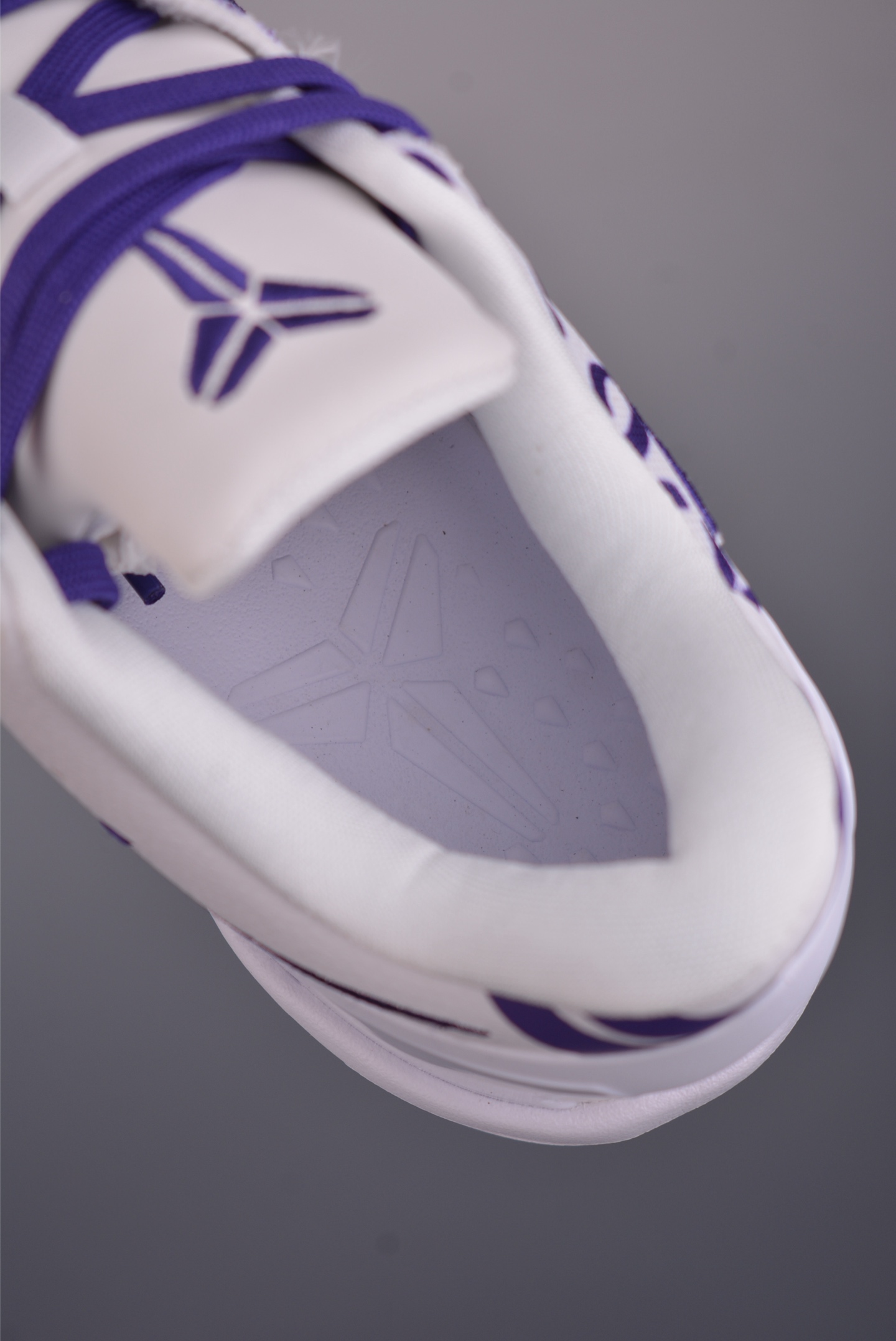 260 致敬Kobi 情怀满满 BOSS版本 NIKE KOBE 8 SYSTEM 科比八代 内置元年缓震气垫 FQ3549-100