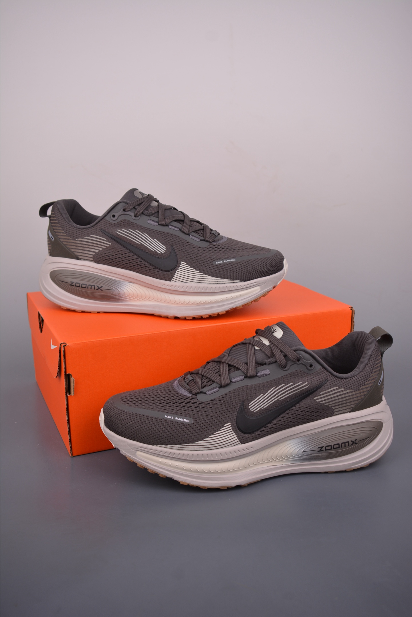 180 Nike Air Zoom Vomero 18 GTX HM6803-215