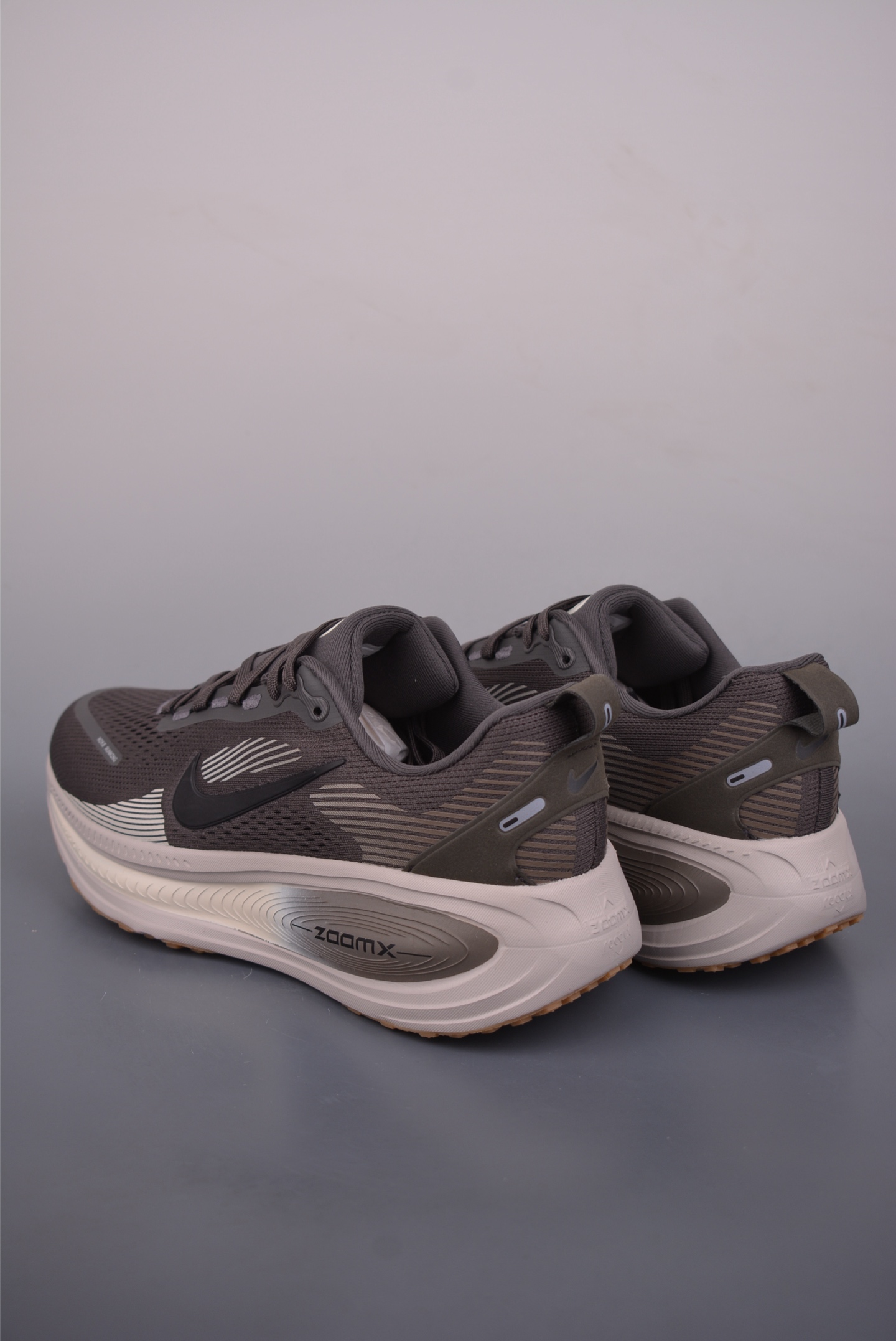 180 Nike Air Zoom Vomero 18 GTX HM6803-215